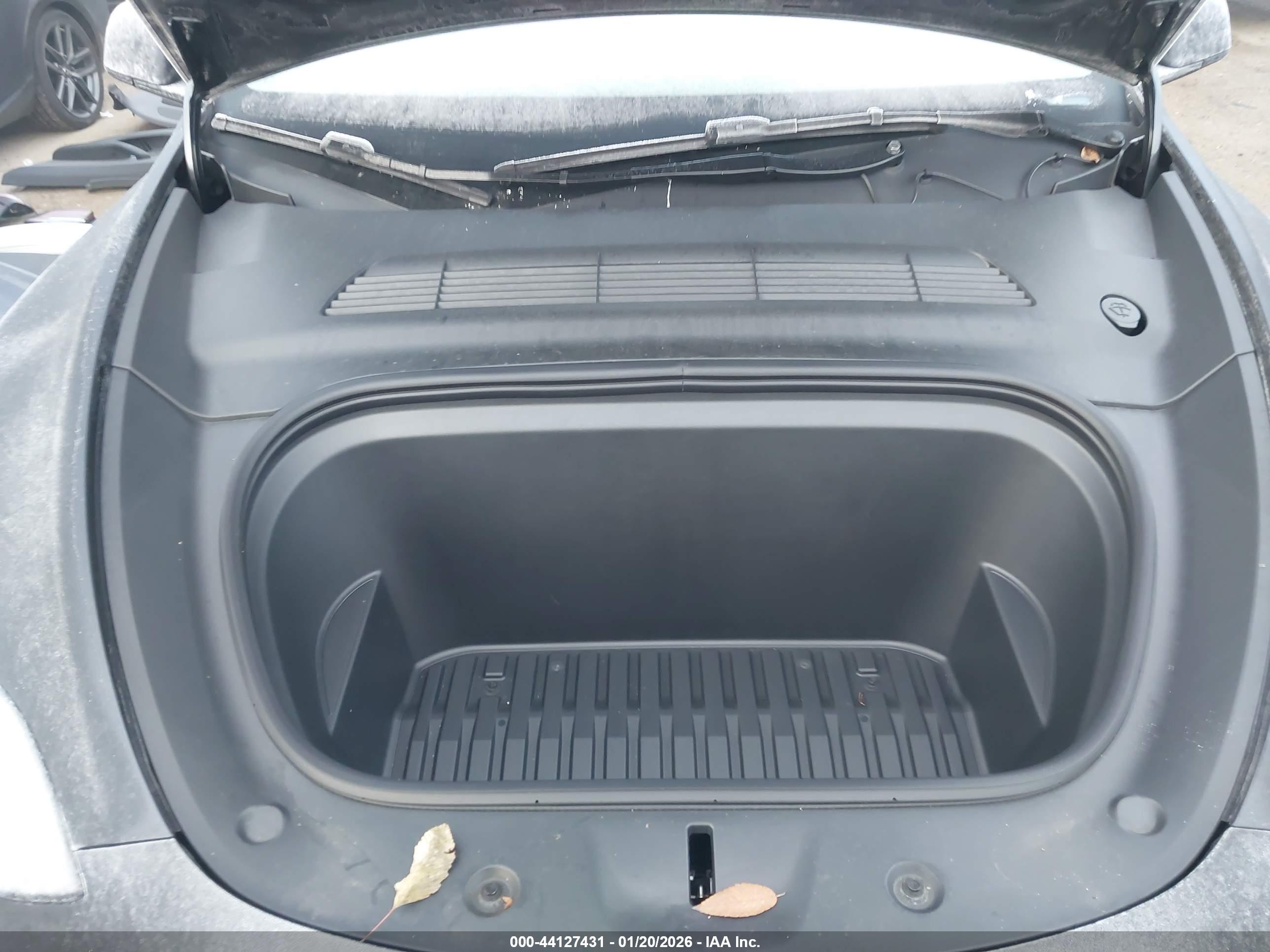 TESLA MODEL image 10