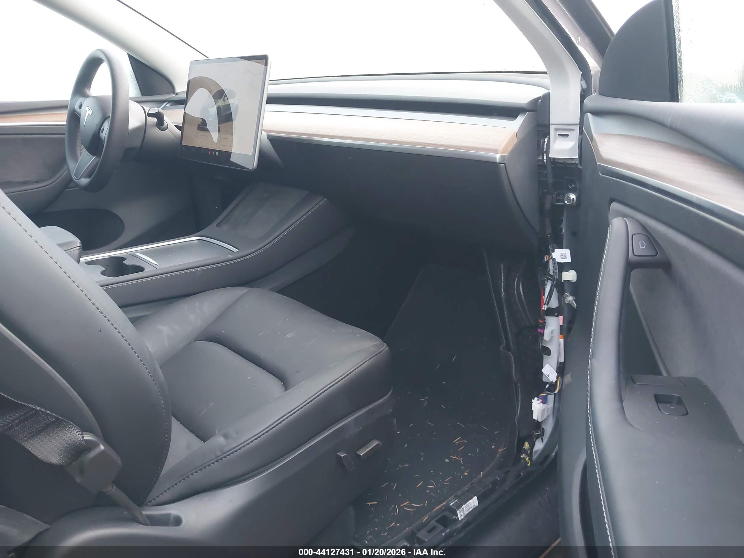 TESLA MODEL image 5