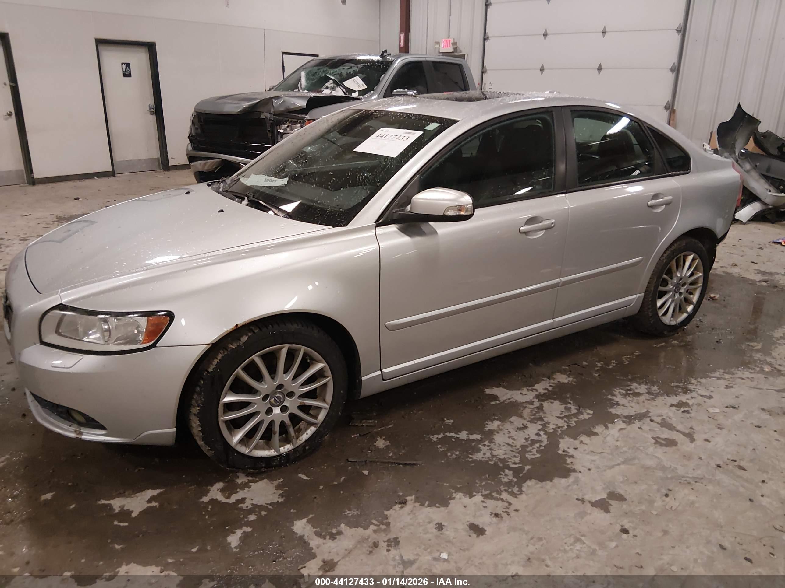 VOLVO S40 image 2