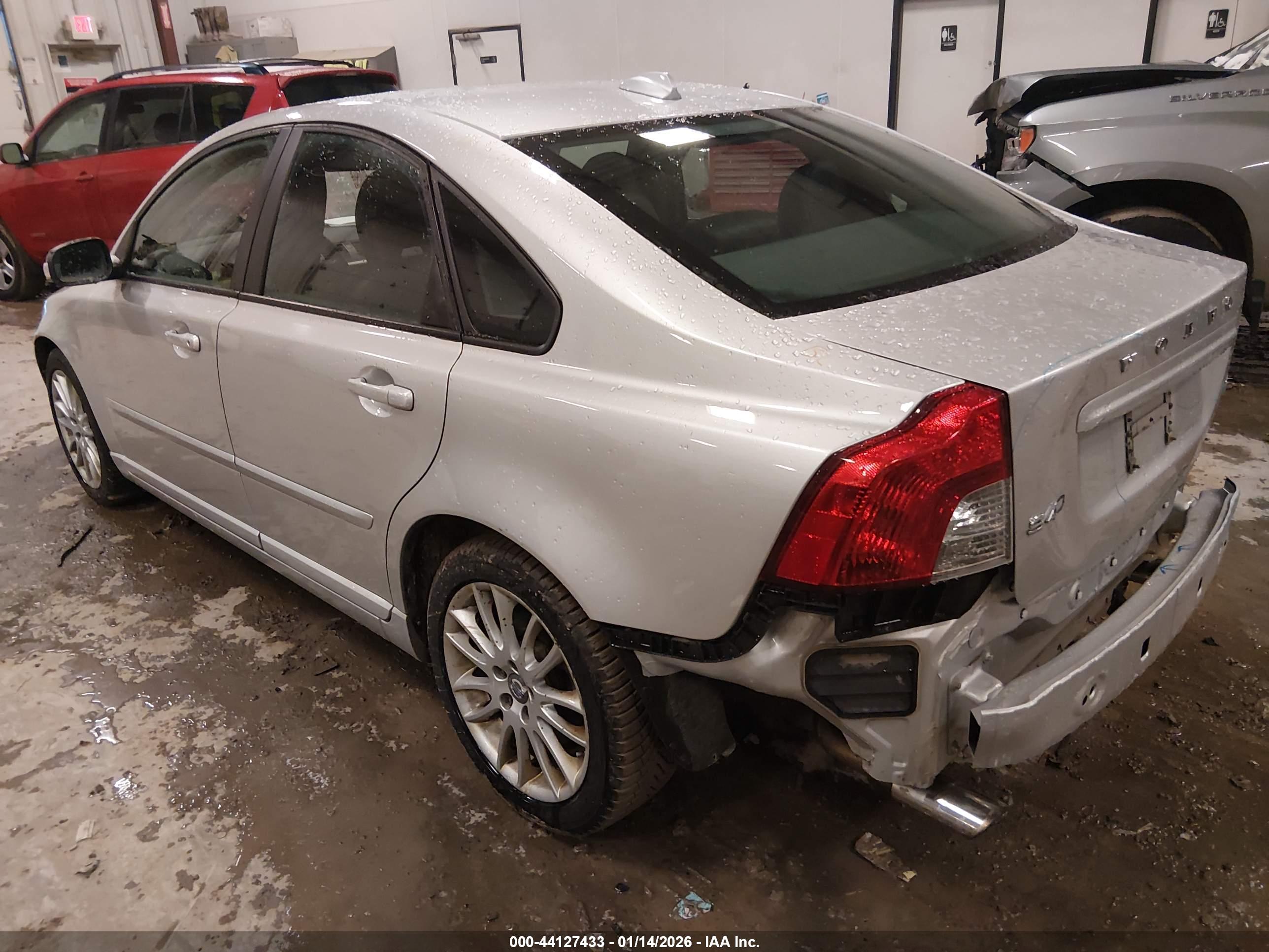 VOLVO S40 image 3