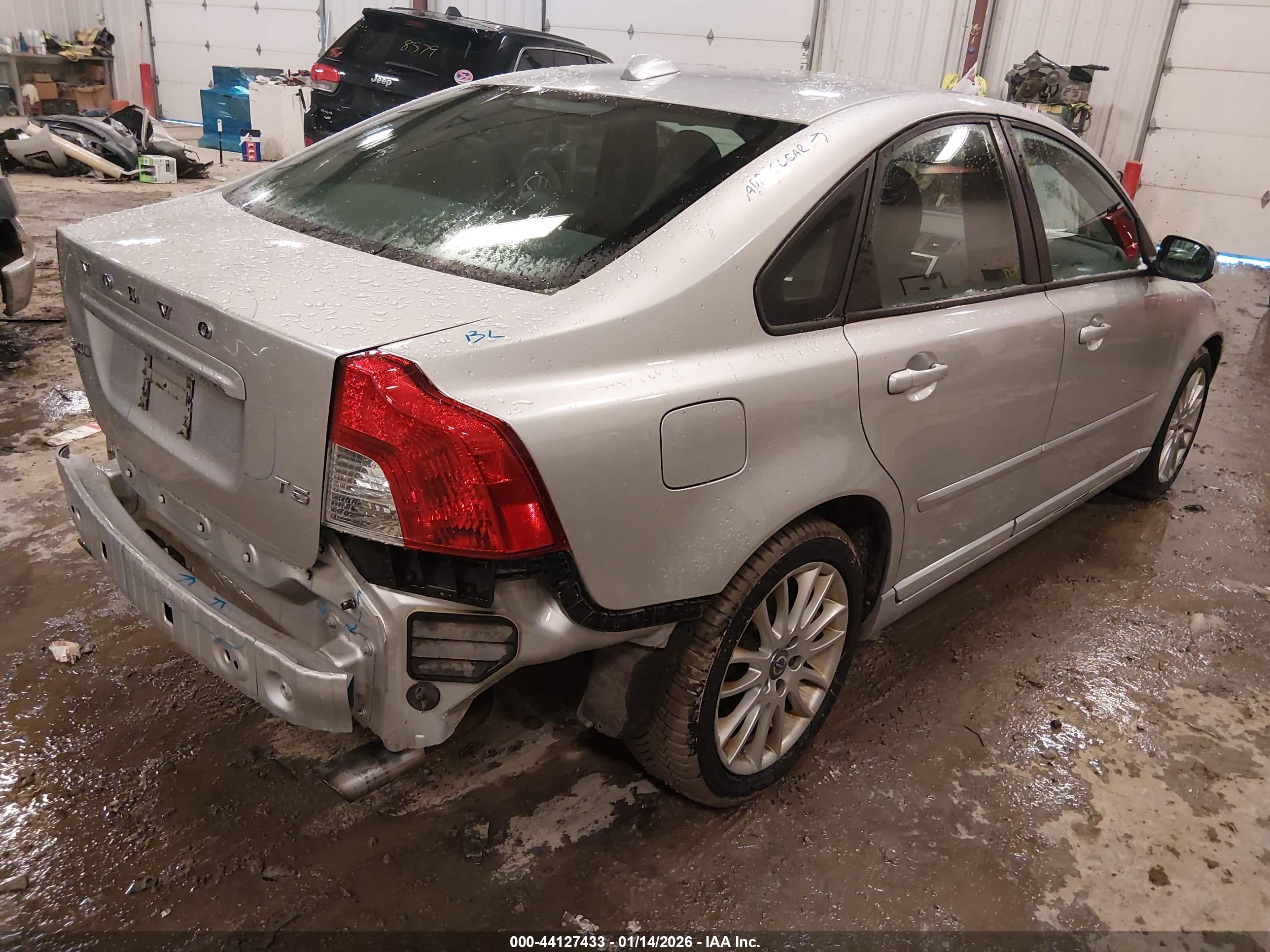 VOLVO S40 image 4