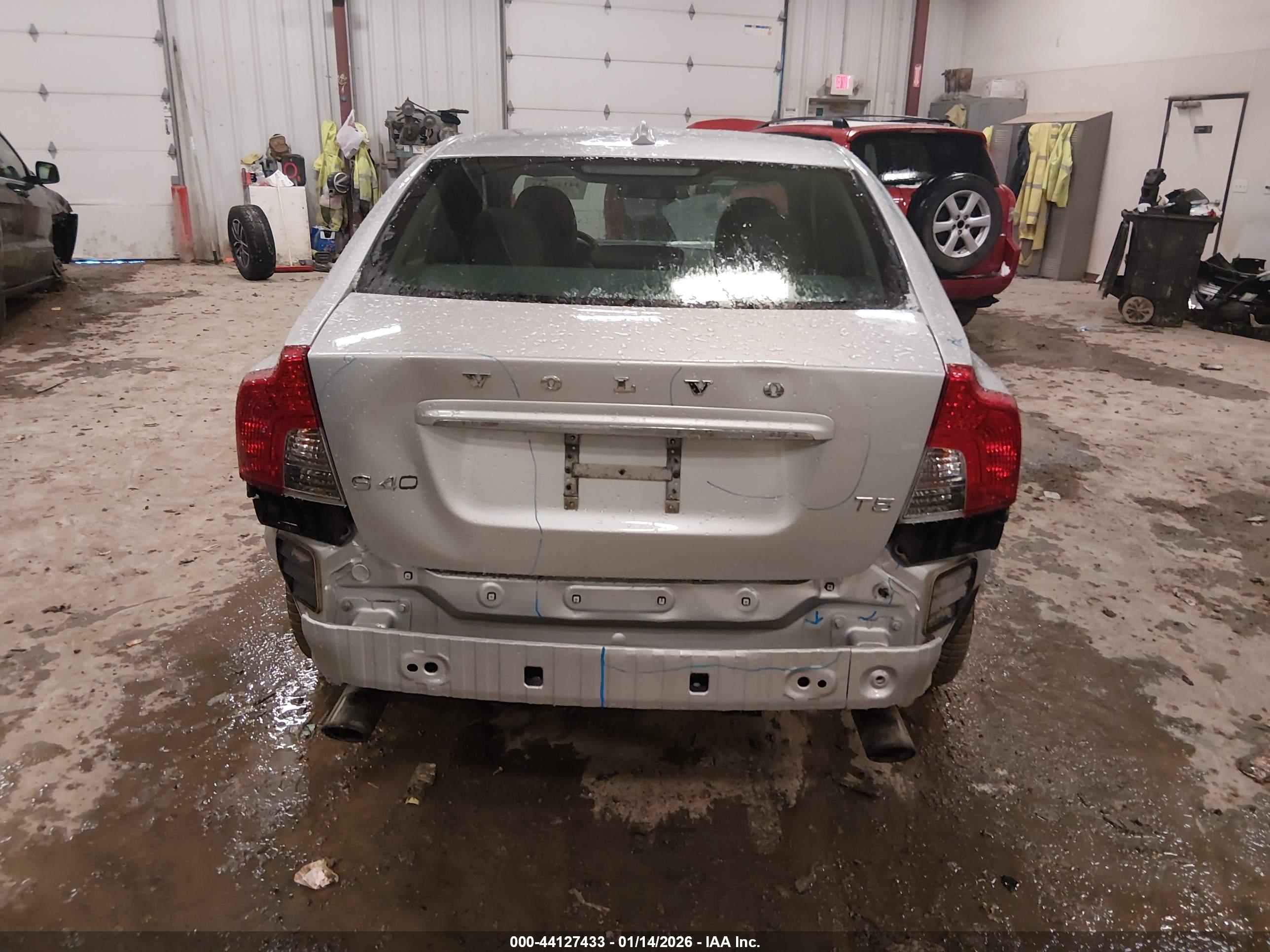 VOLVO S40 image 6
