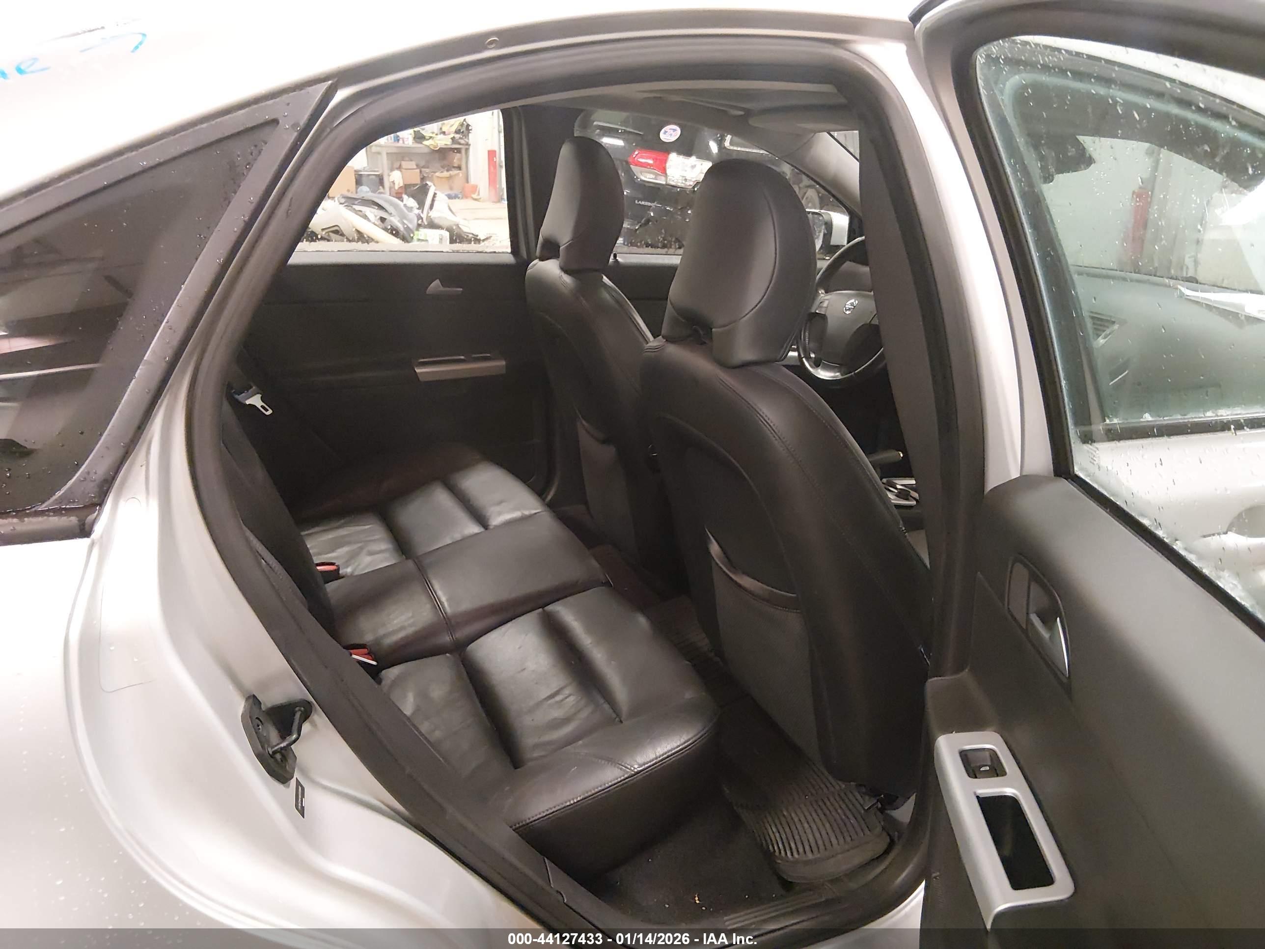 VOLVO S40 image 8