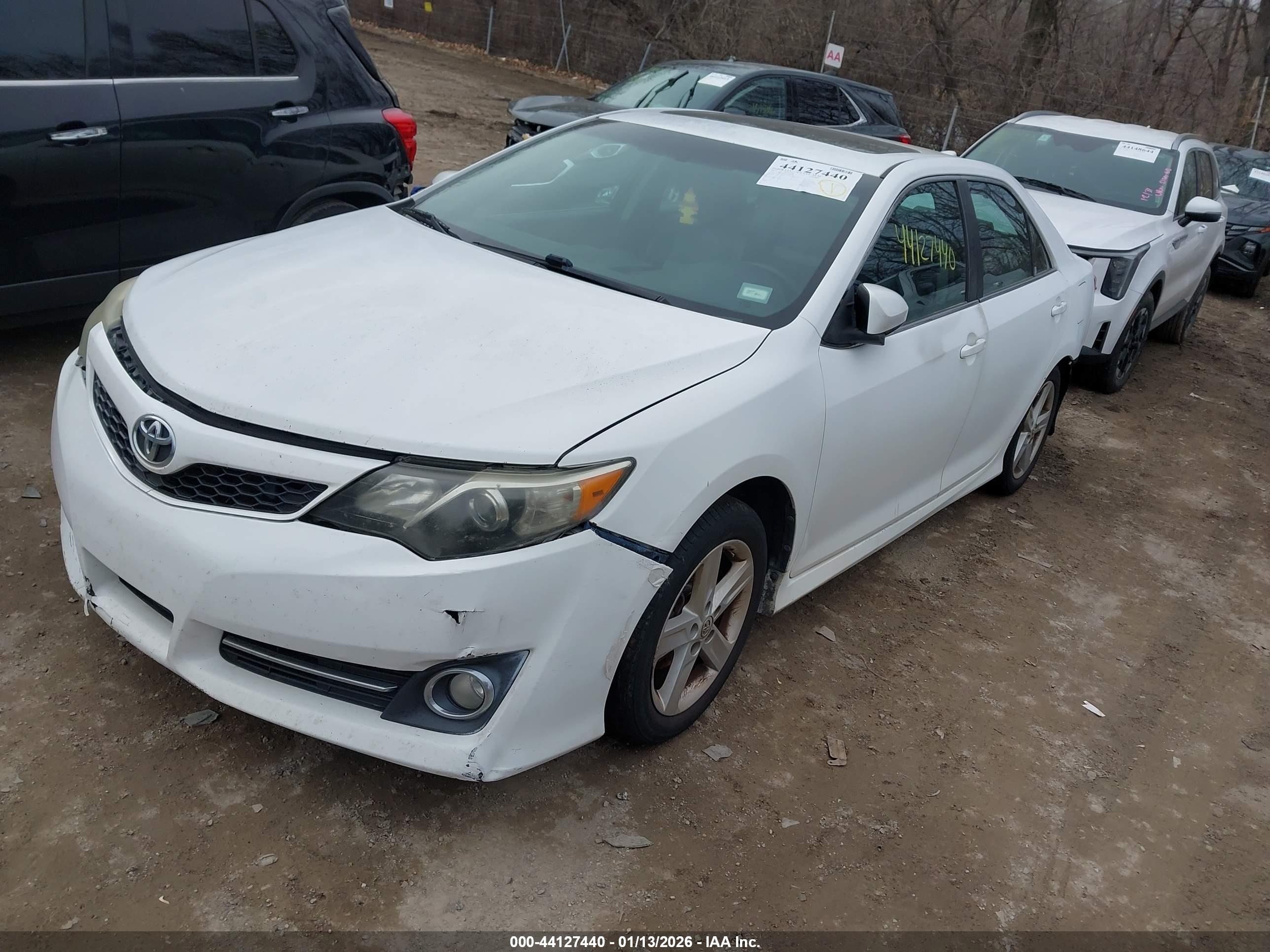 TOYOTA CAMRY image 2