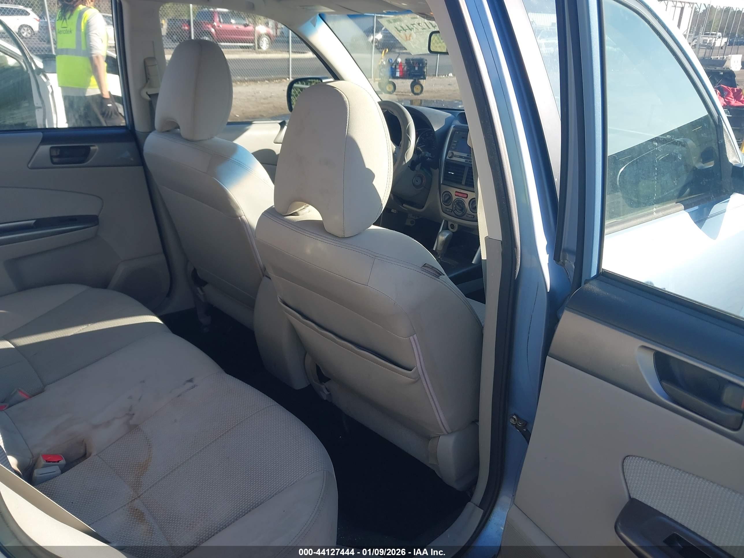 SUBARU FORESTER image 8