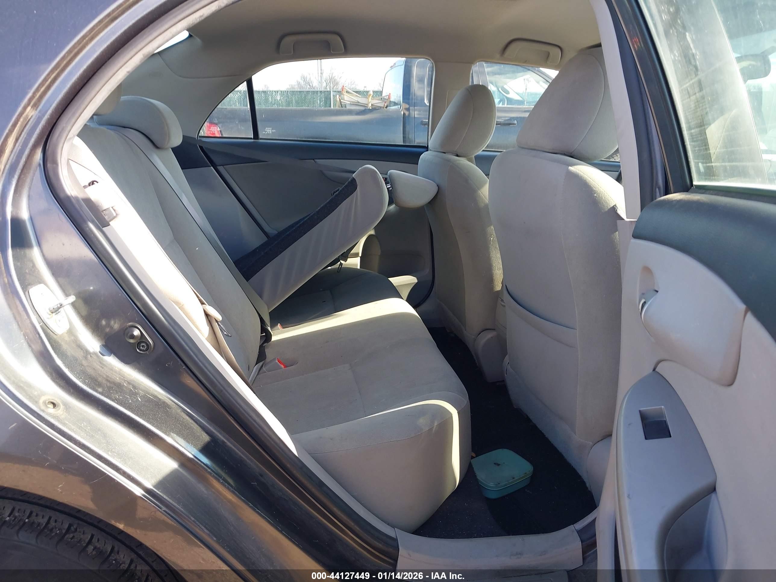TOYOTA COROLLA image 8