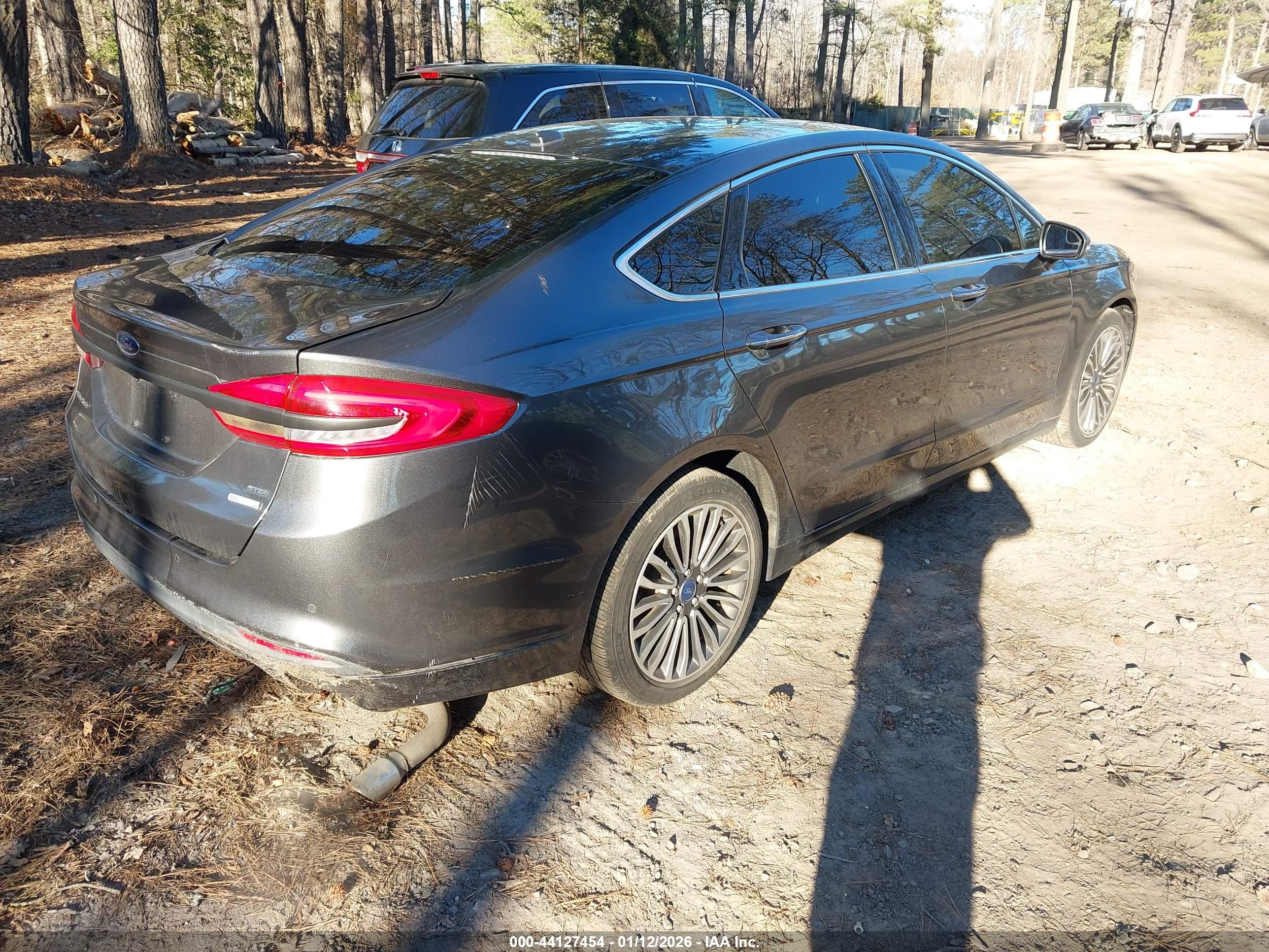 FORD FUSION image 4