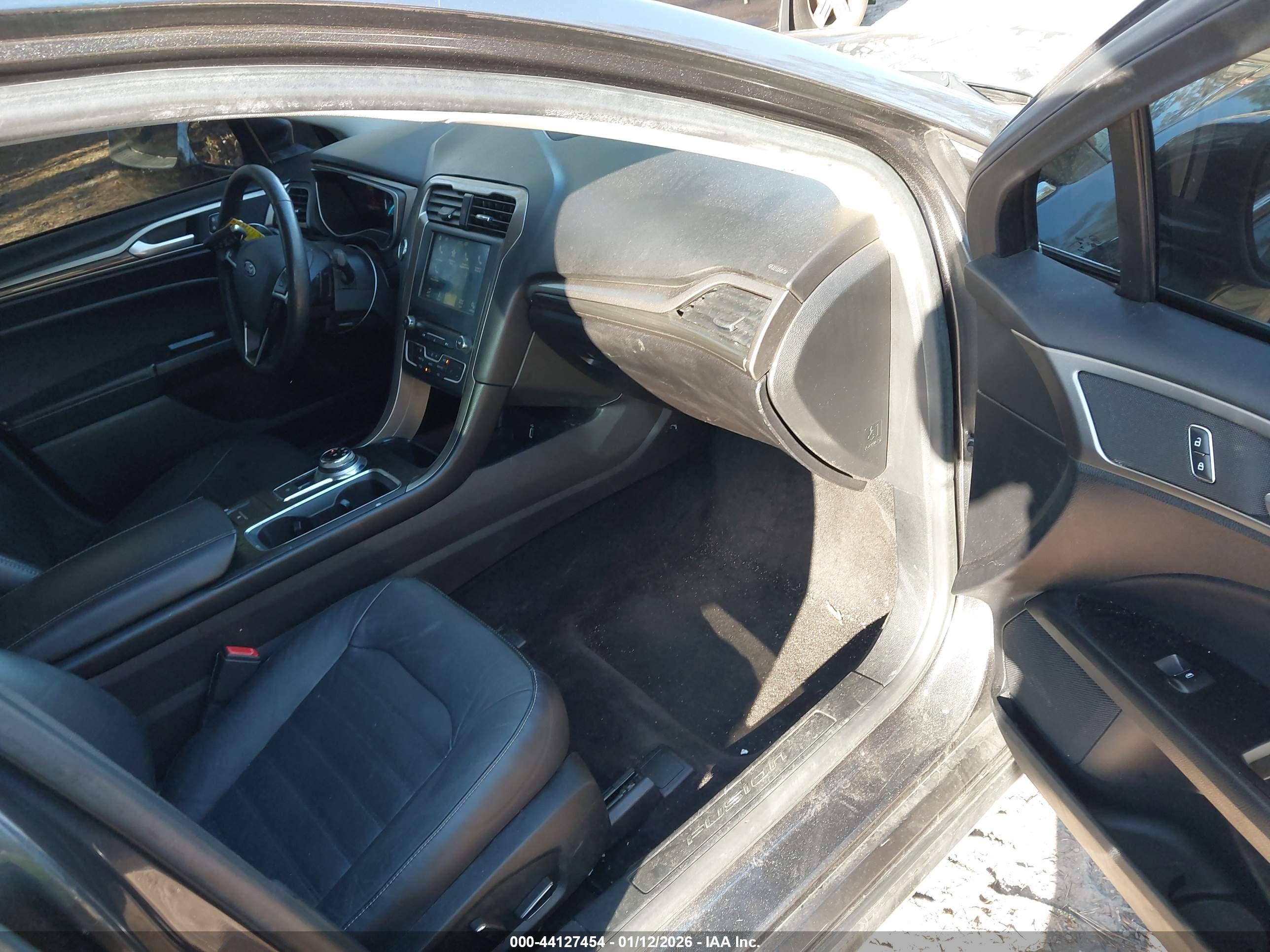 FORD FUSION image 5