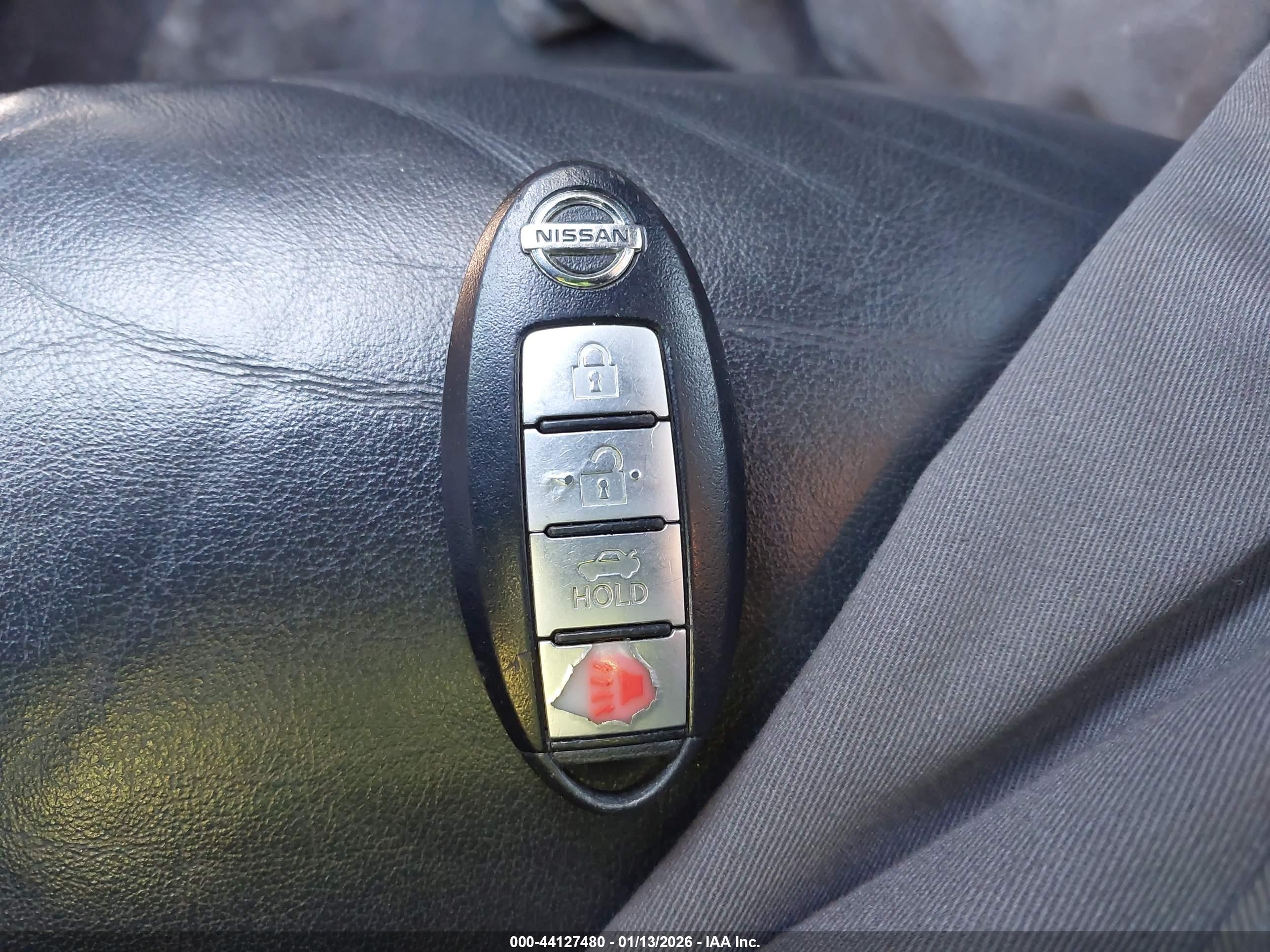 NISSAN MAXIMA image 11