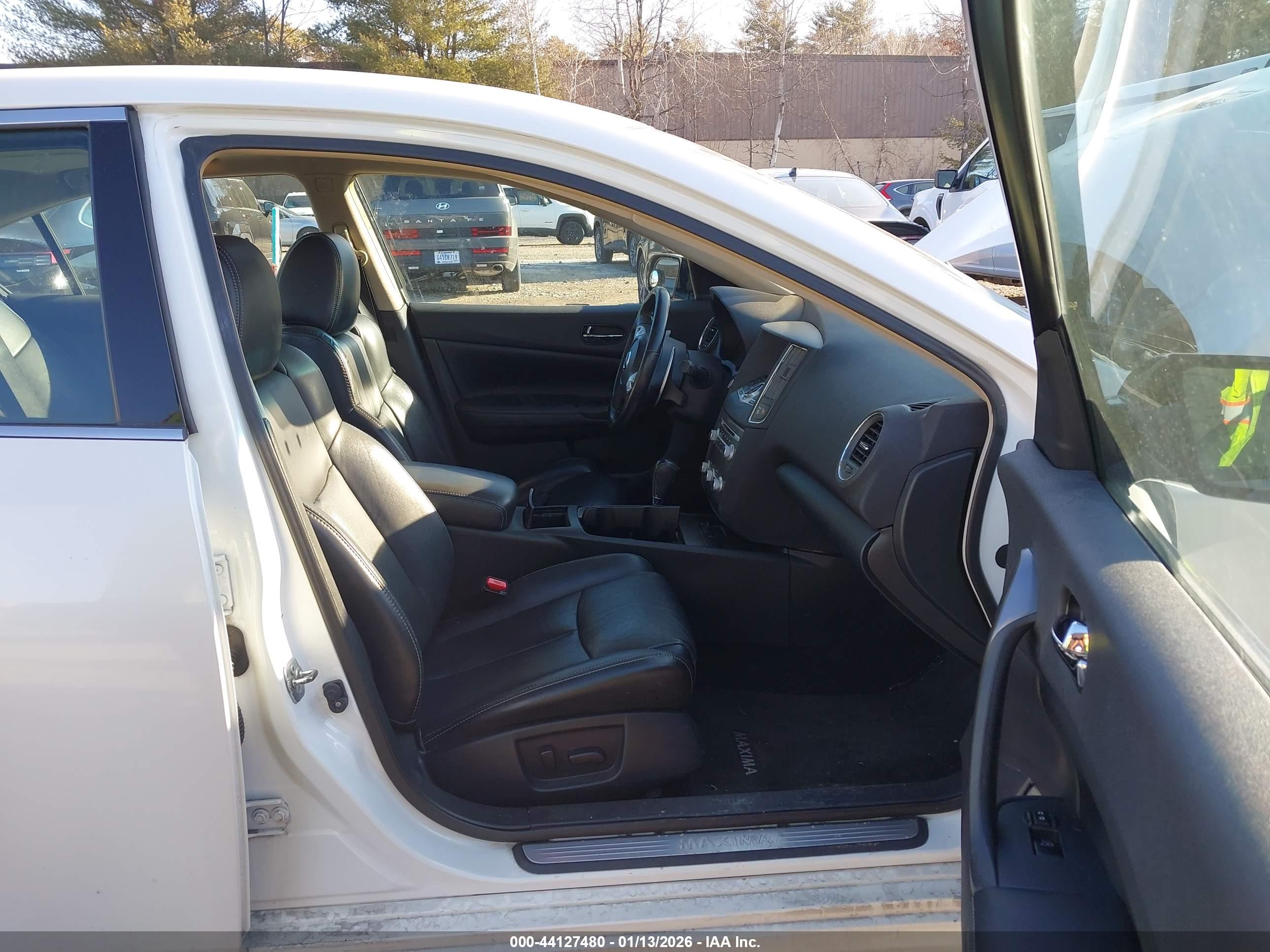 NISSAN MAXIMA image 5