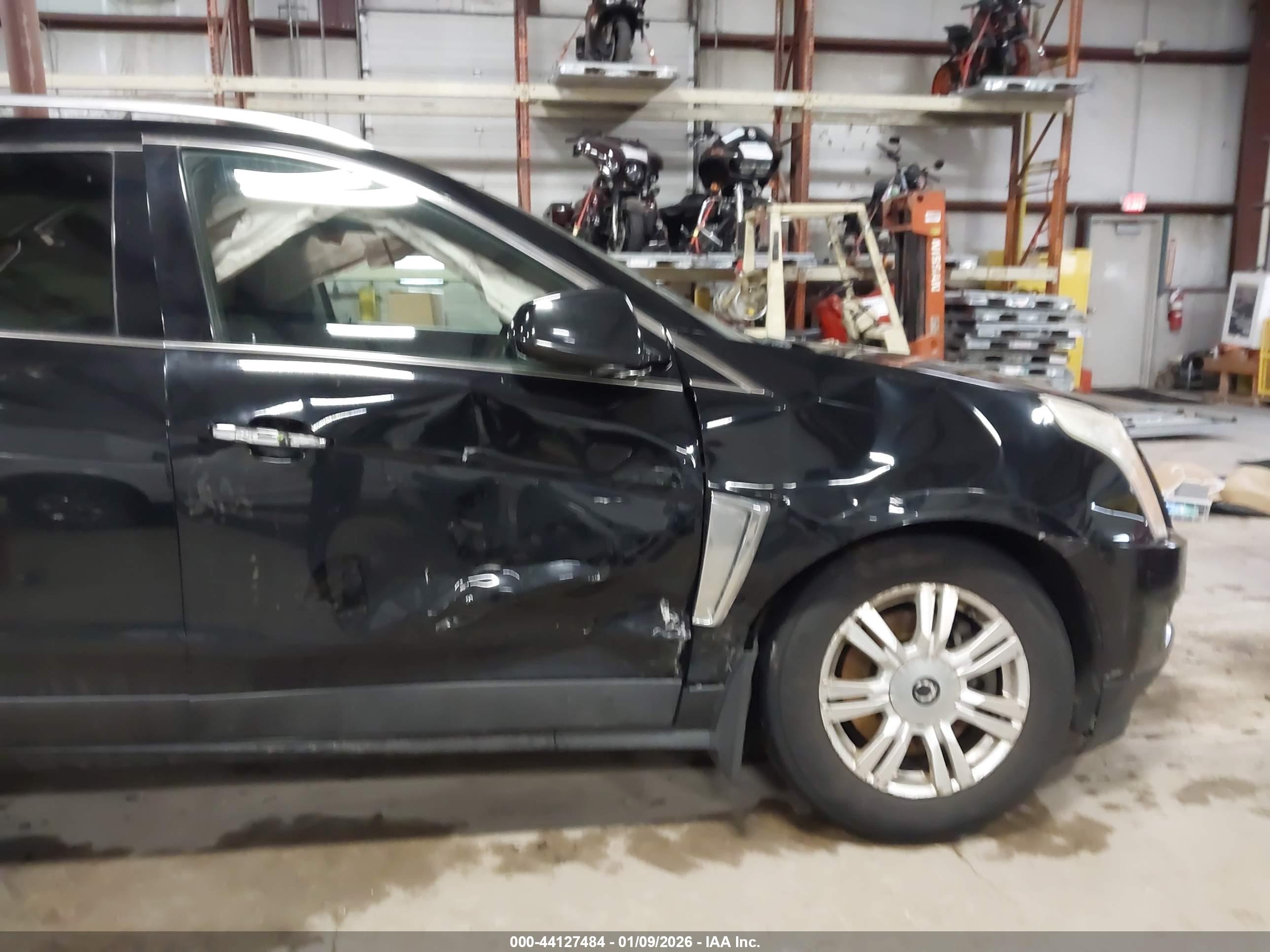 CADILLAC SRX image 6