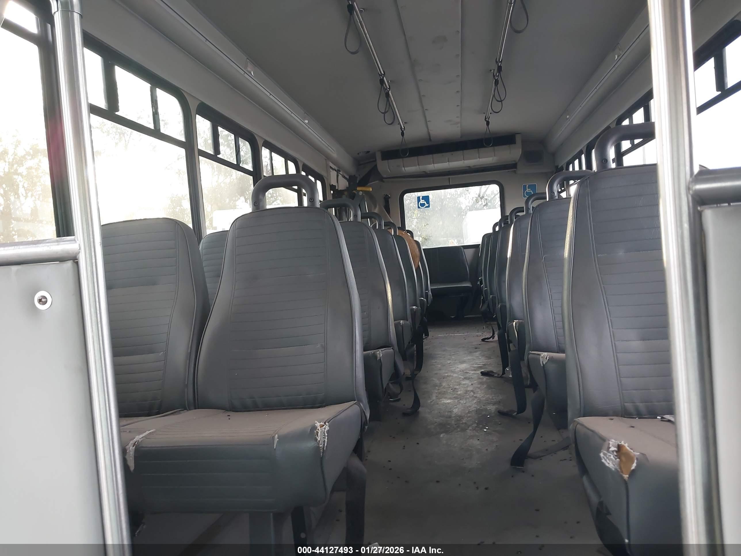 FORD F550 image 8