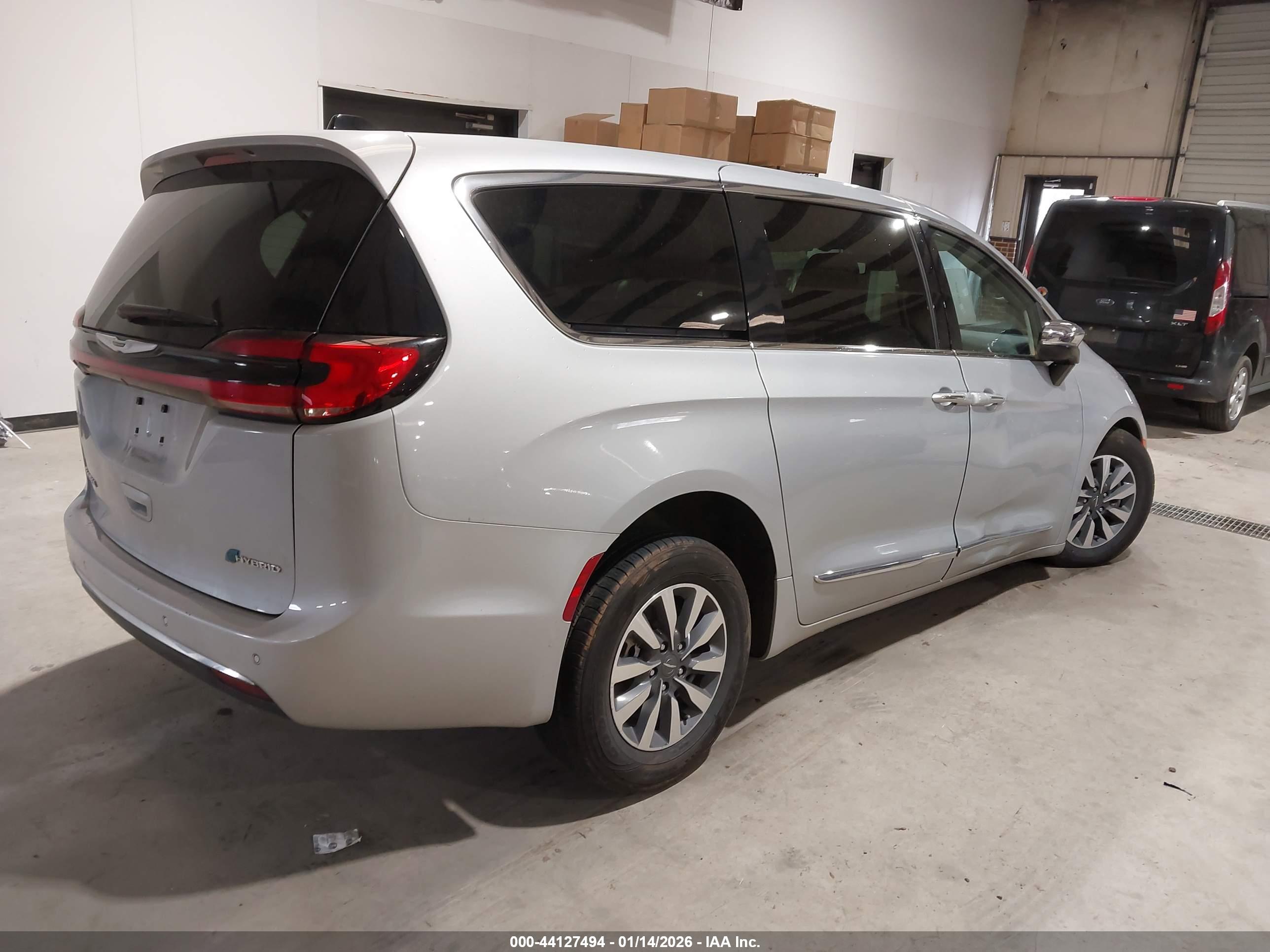CHRYSLER PACIFICA image 4