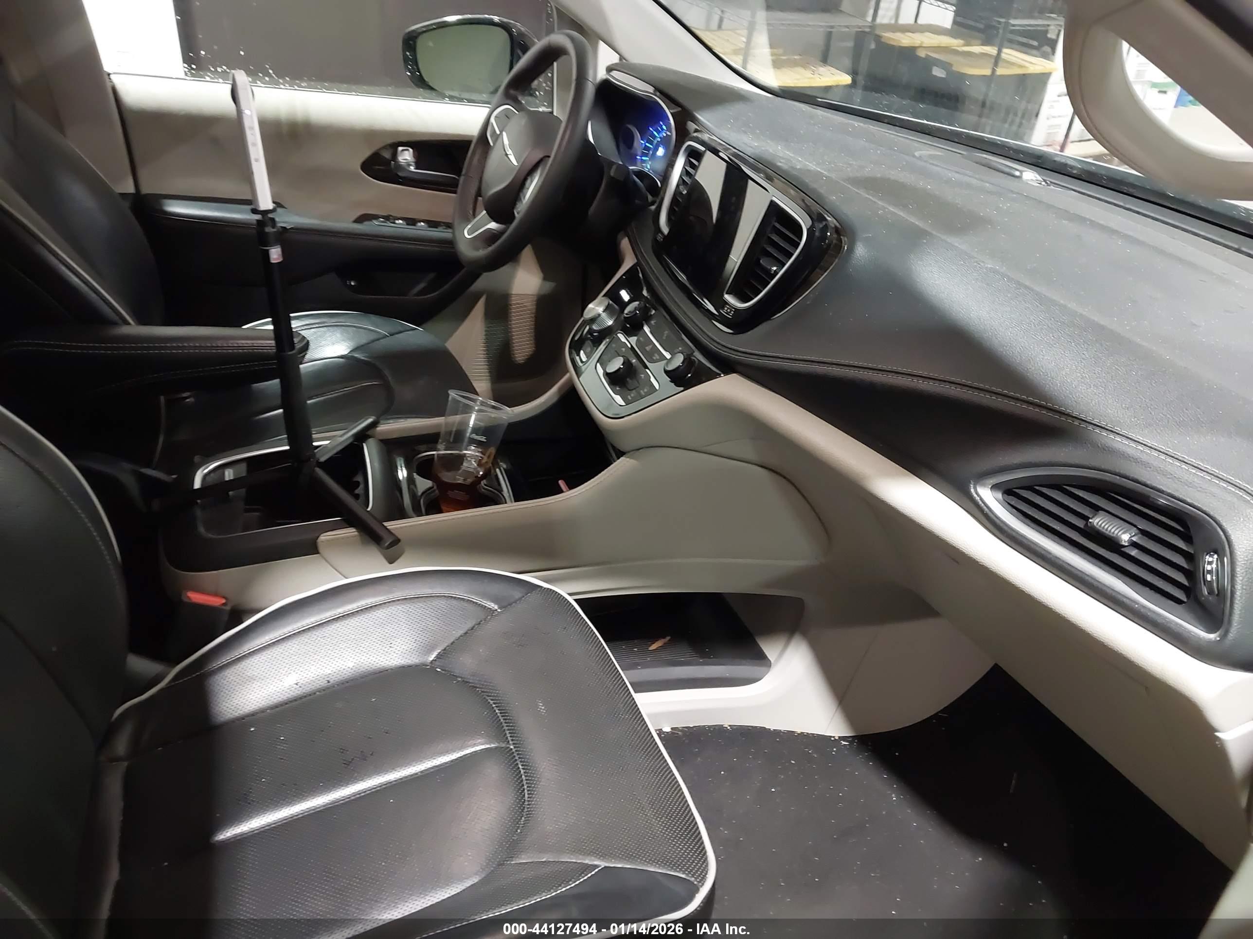 CHRYSLER PACIFICA image 5