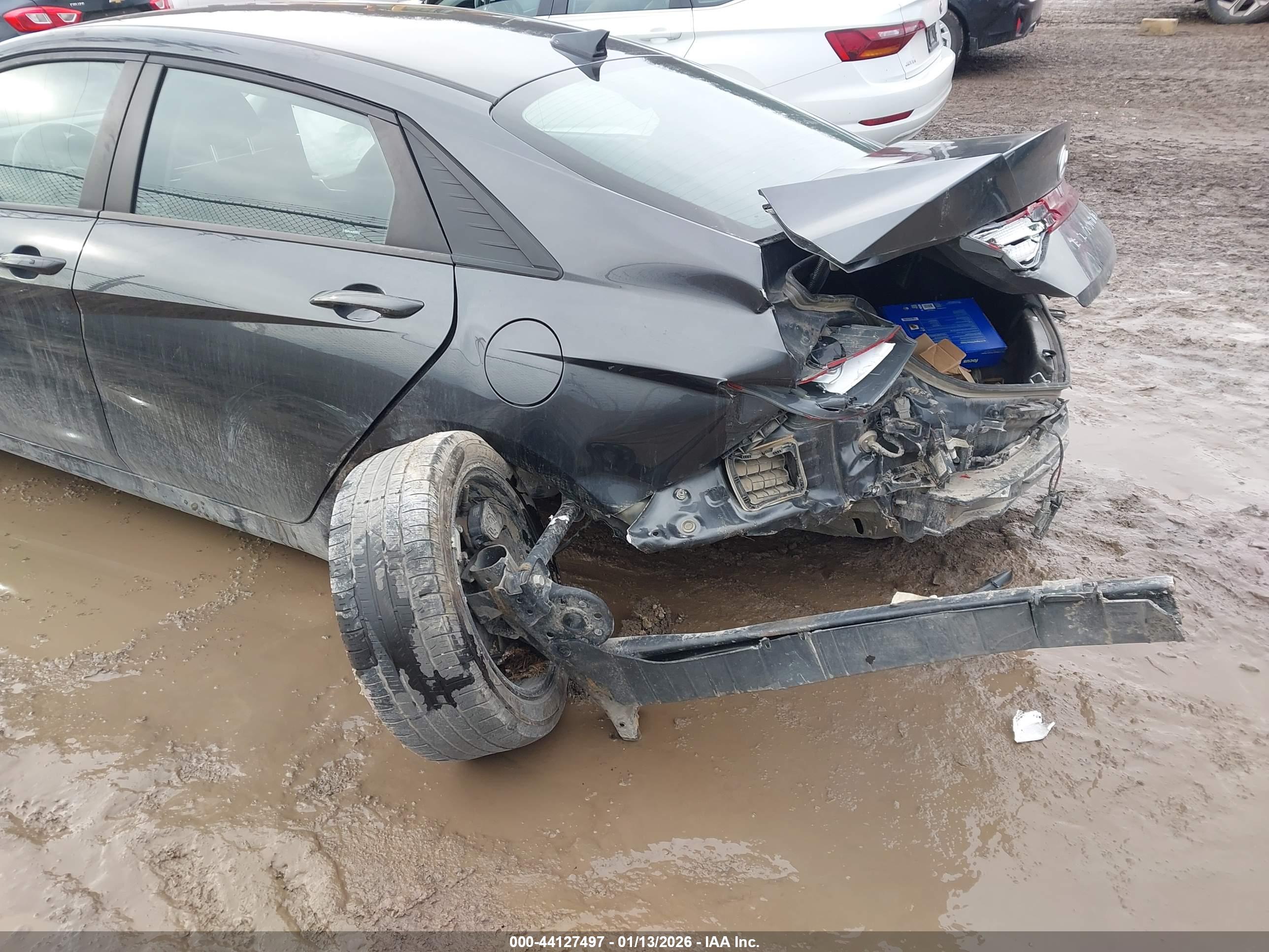 HYUNDAI ELANTRA image 6