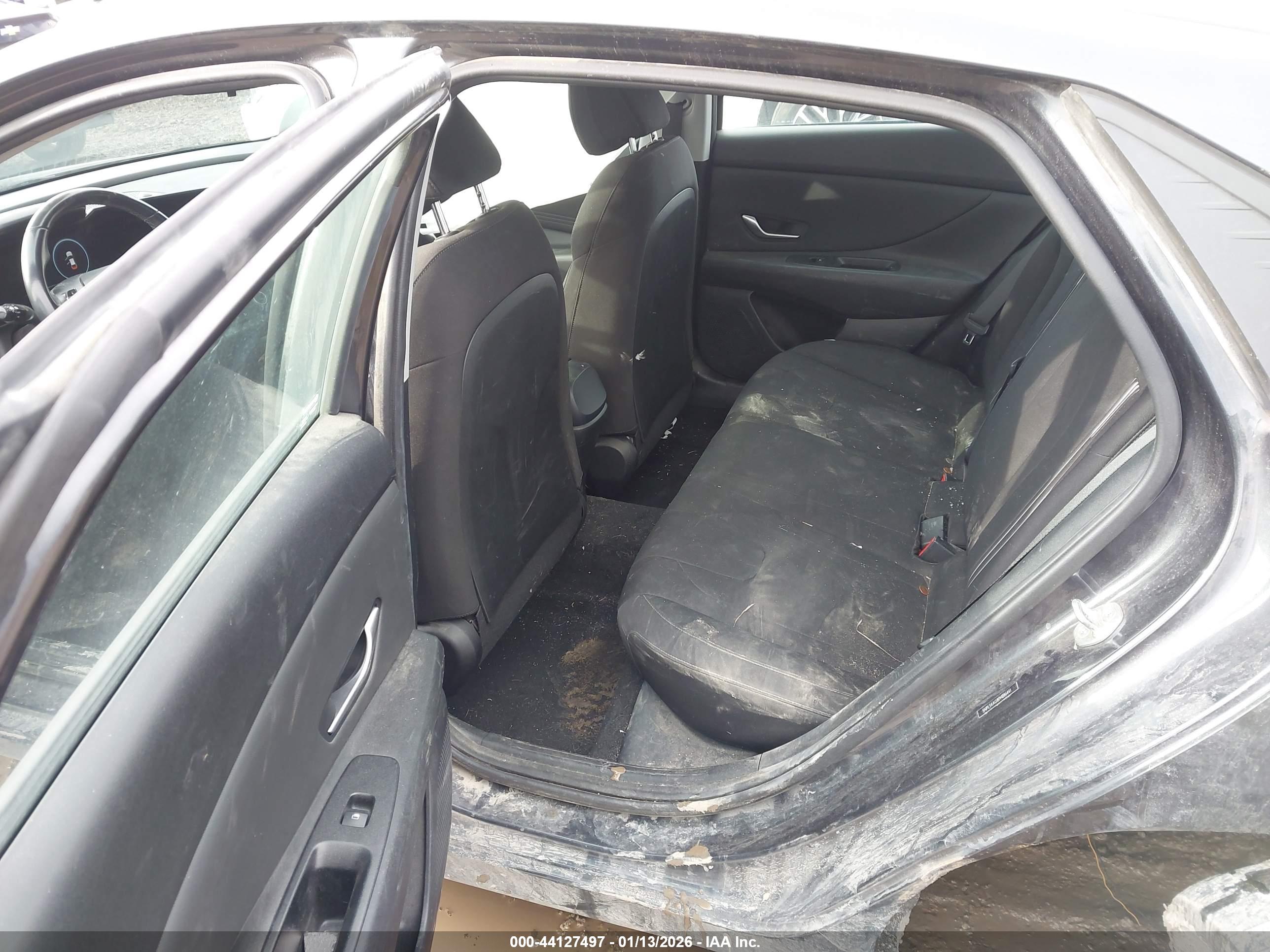 HYUNDAI ELANTRA image 8