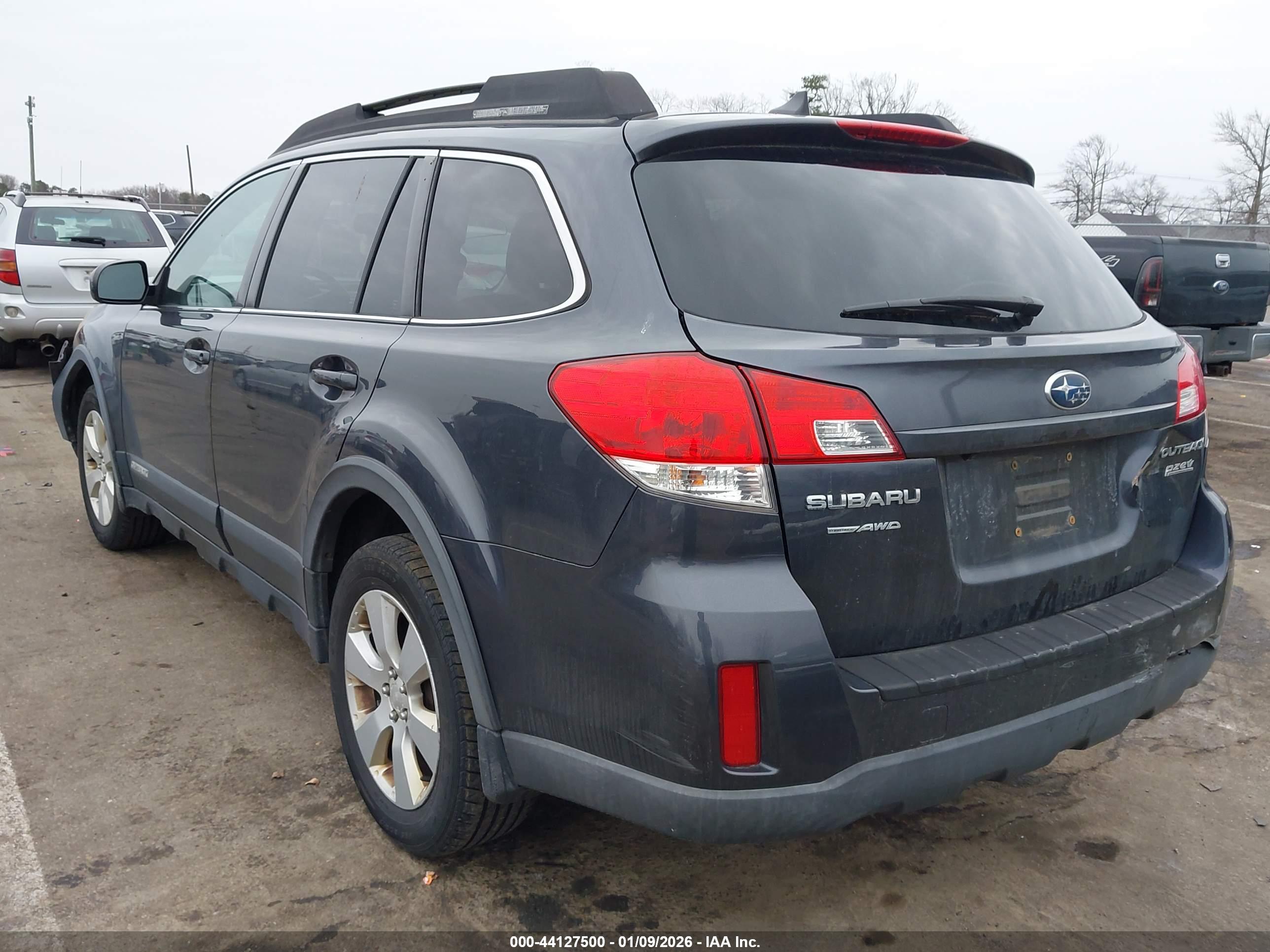 SUBARU OUTBACK image 3