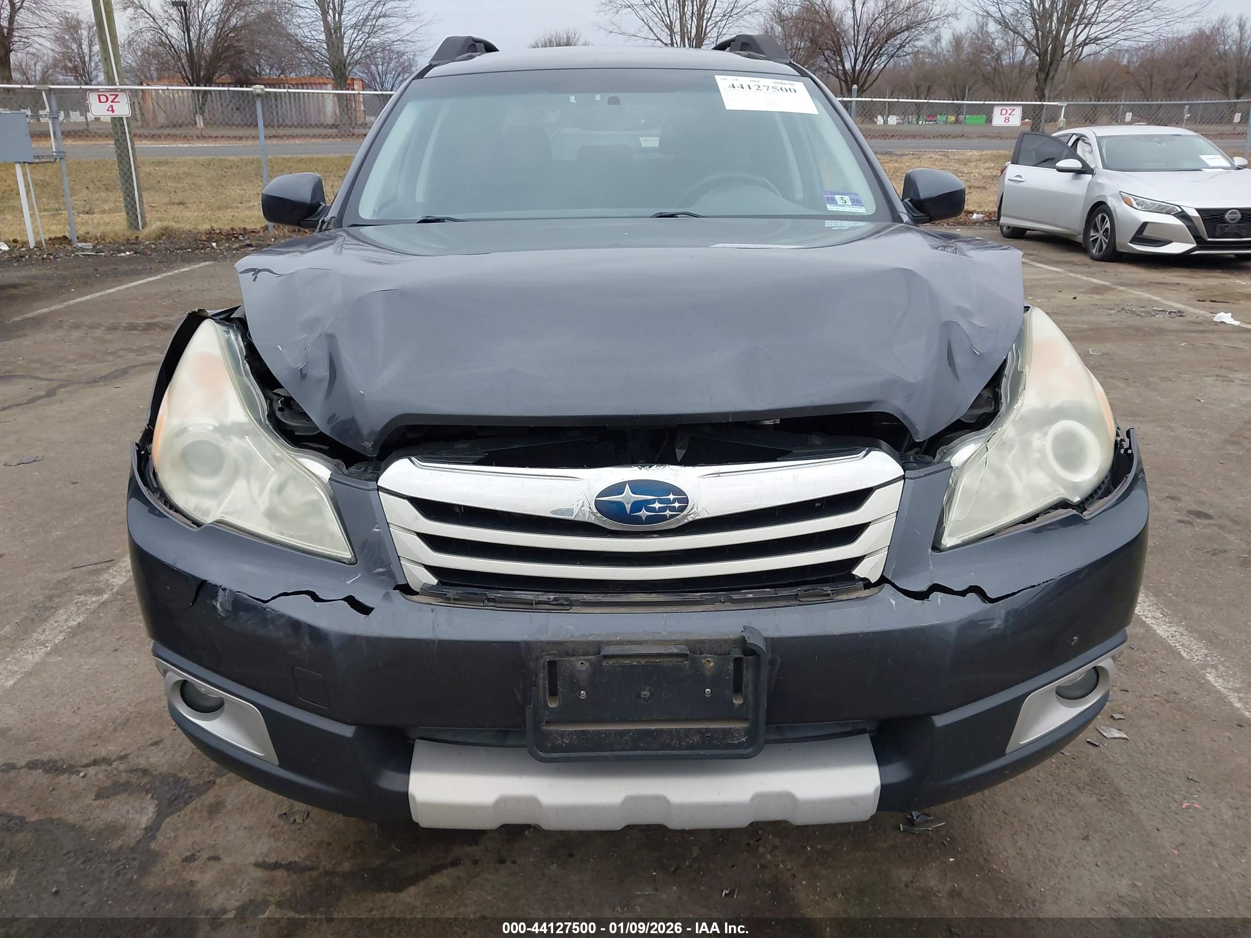 SUBARU OUTBACK image 6