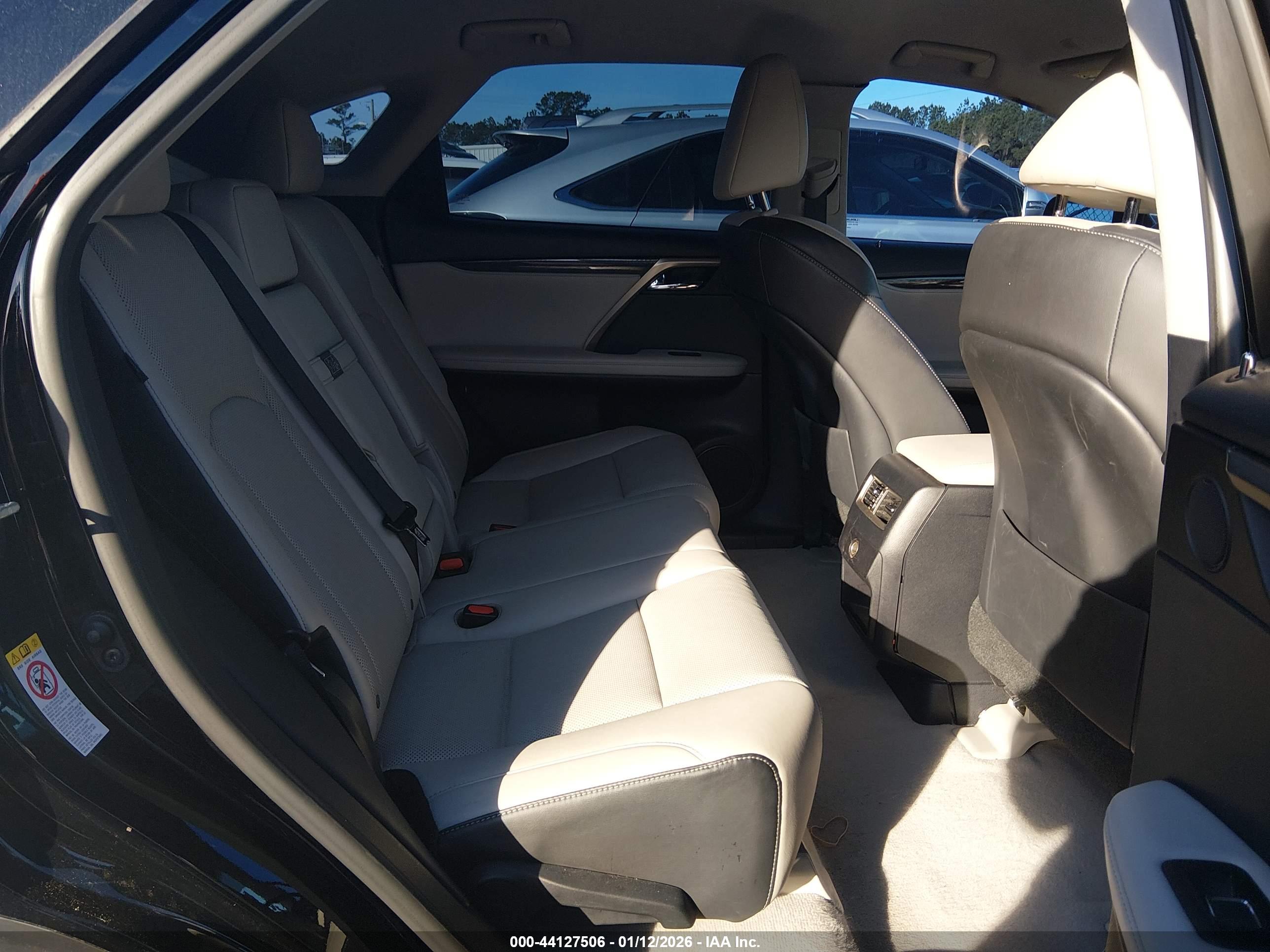 LEXUS RX image 8