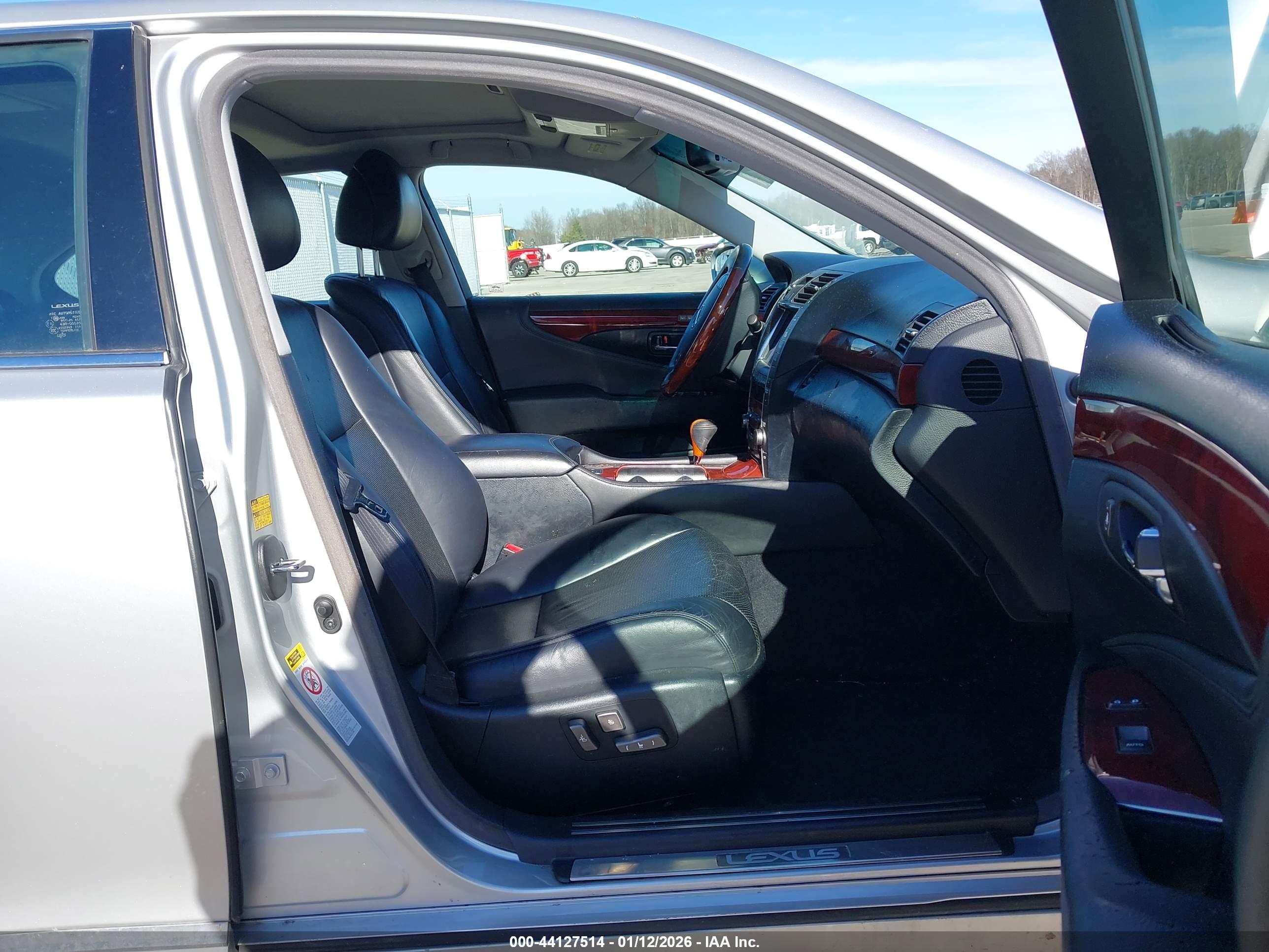 LEXUS LS image 5