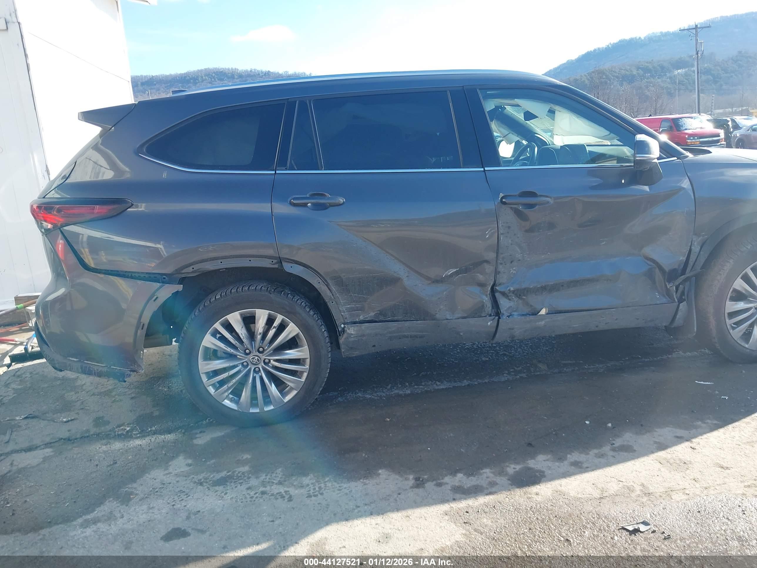 TOYOTA HIGHLANDER image 6