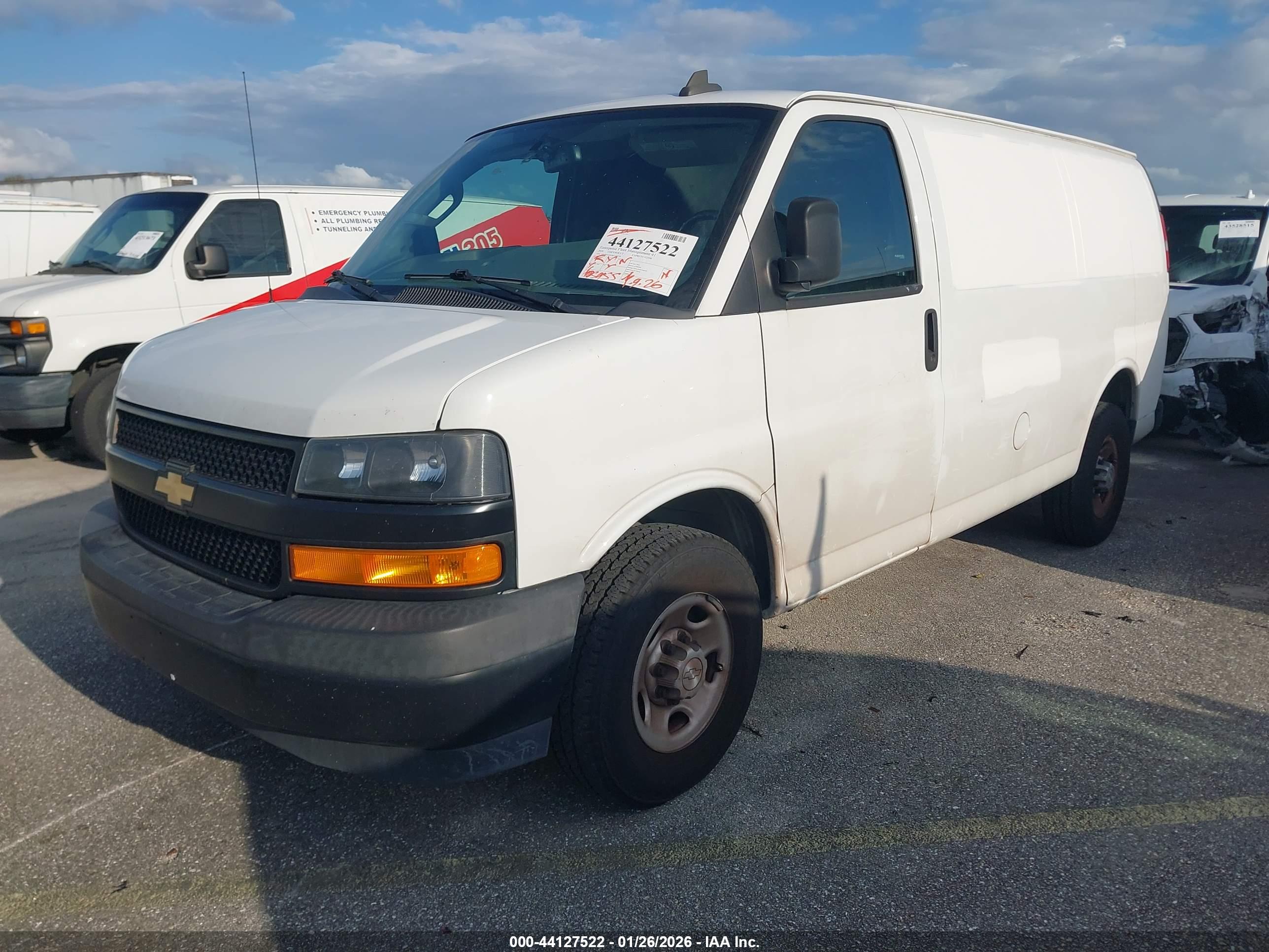 CHEVROLET EXPRESS image 2