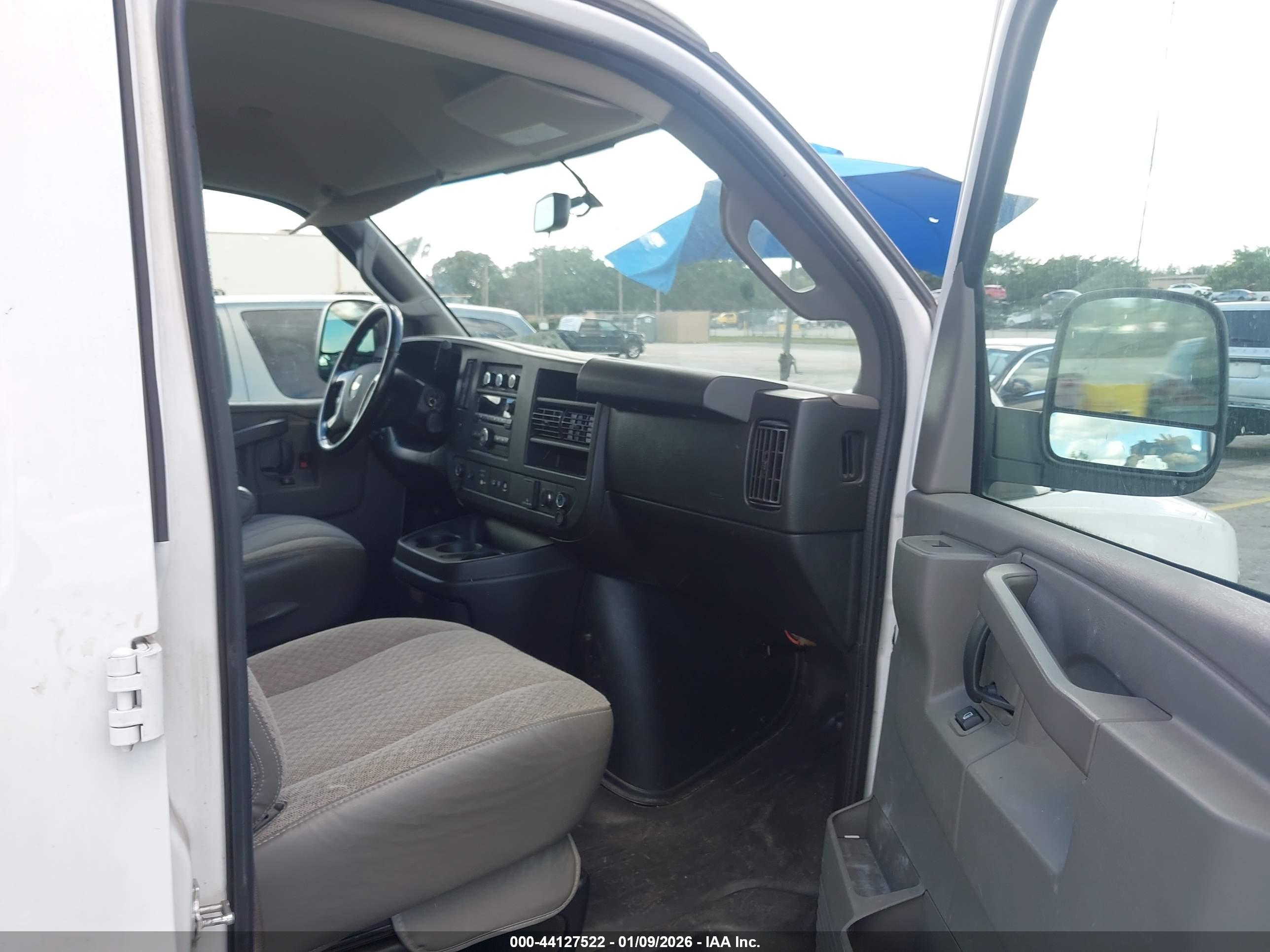 CHEVROLET EXPRESS image 5