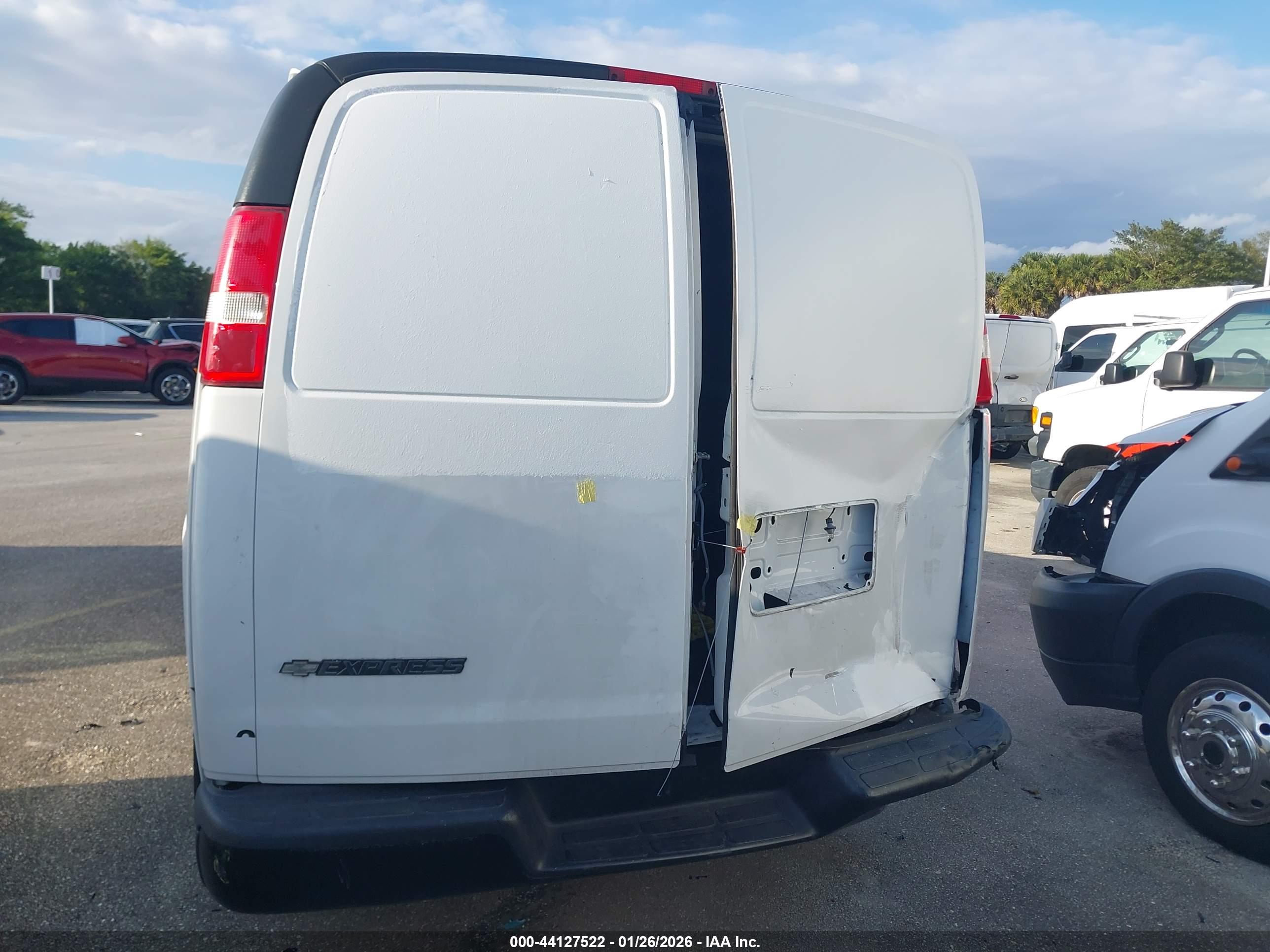 CHEVROLET EXPRESS image 6