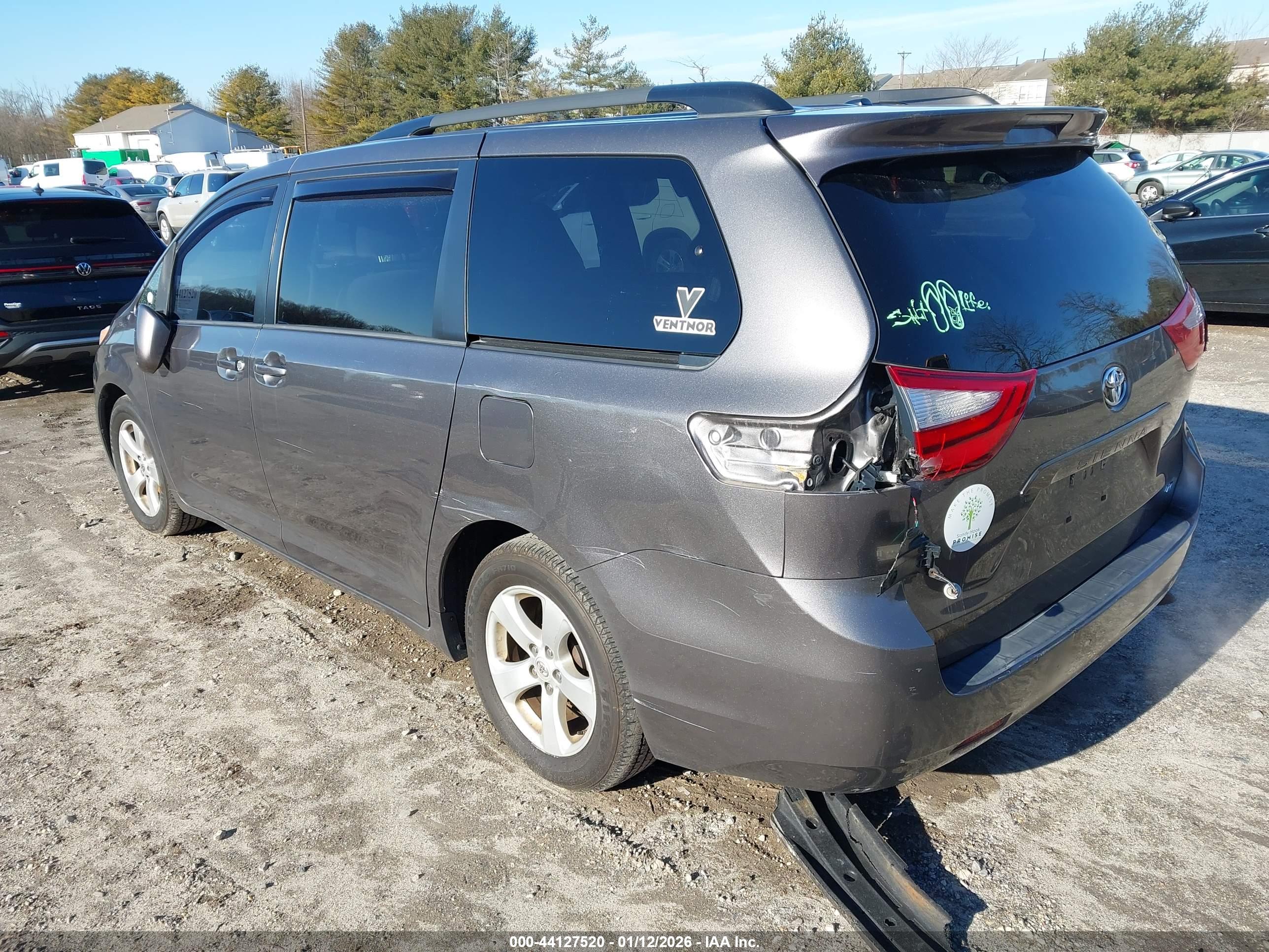 TOYOTA SIENNA image 3