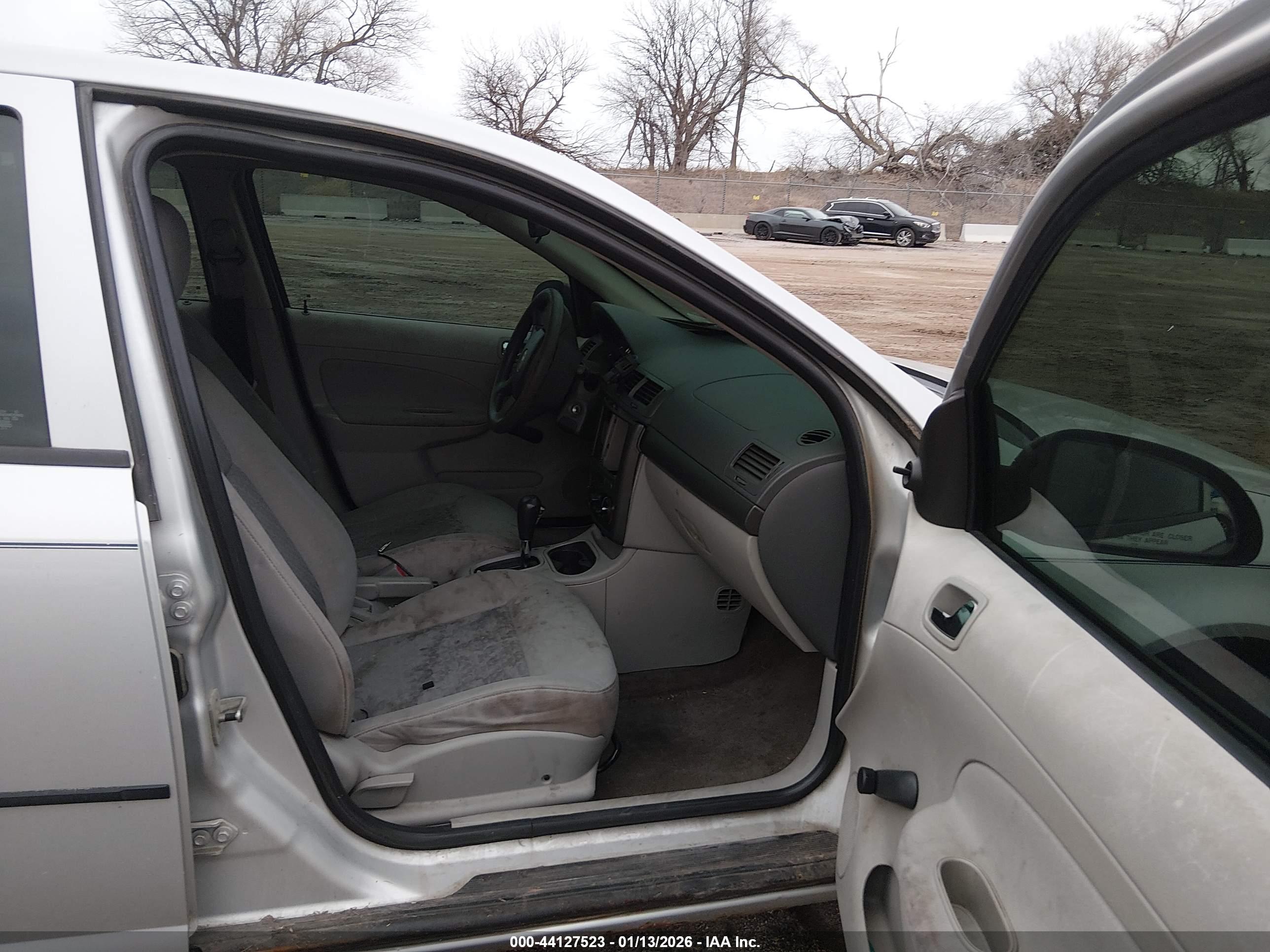 CHEVROLET COBALT image 5