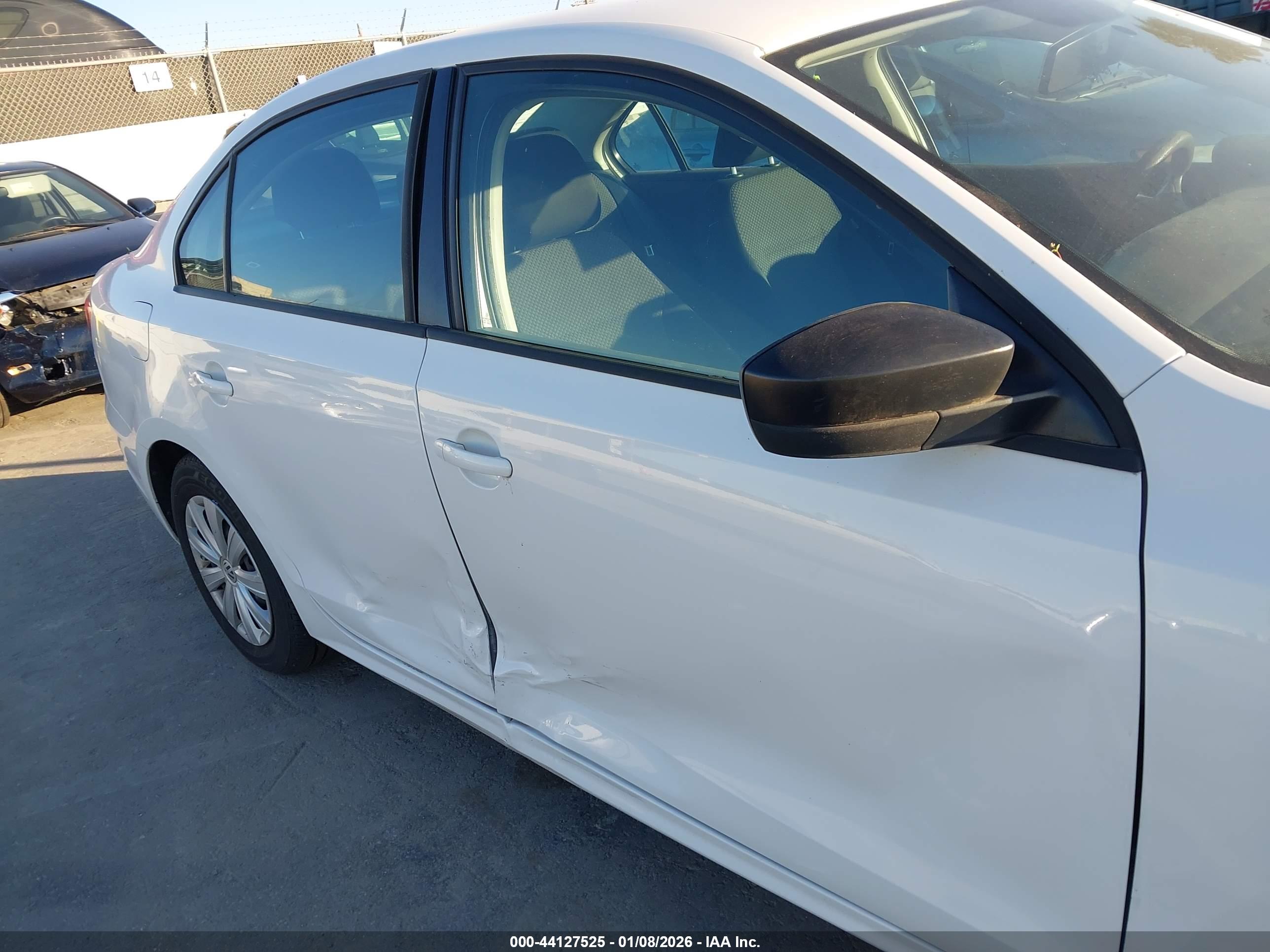 VOLKSWAGEN JETTA image 6