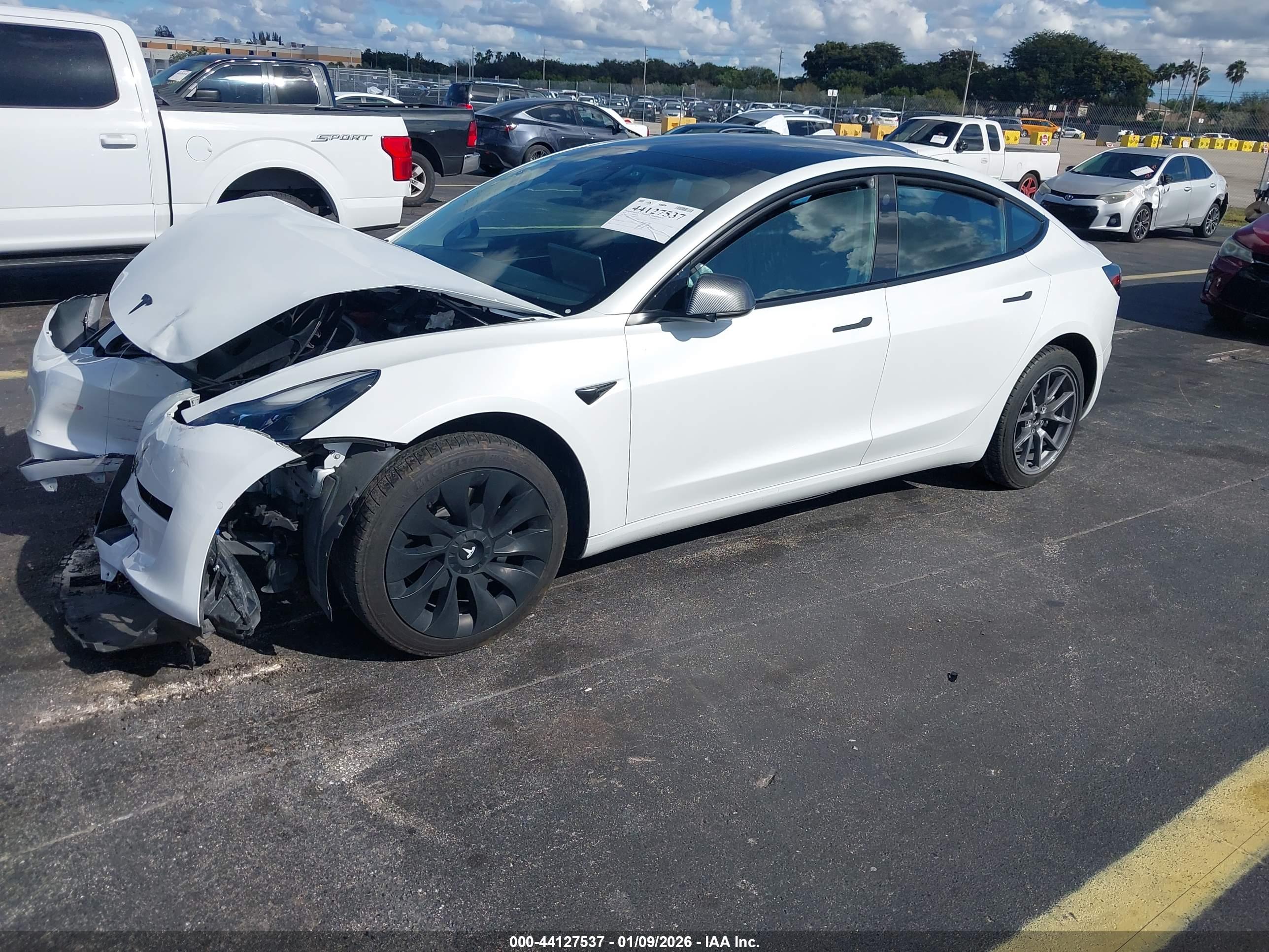 TESLA MODEL image 2