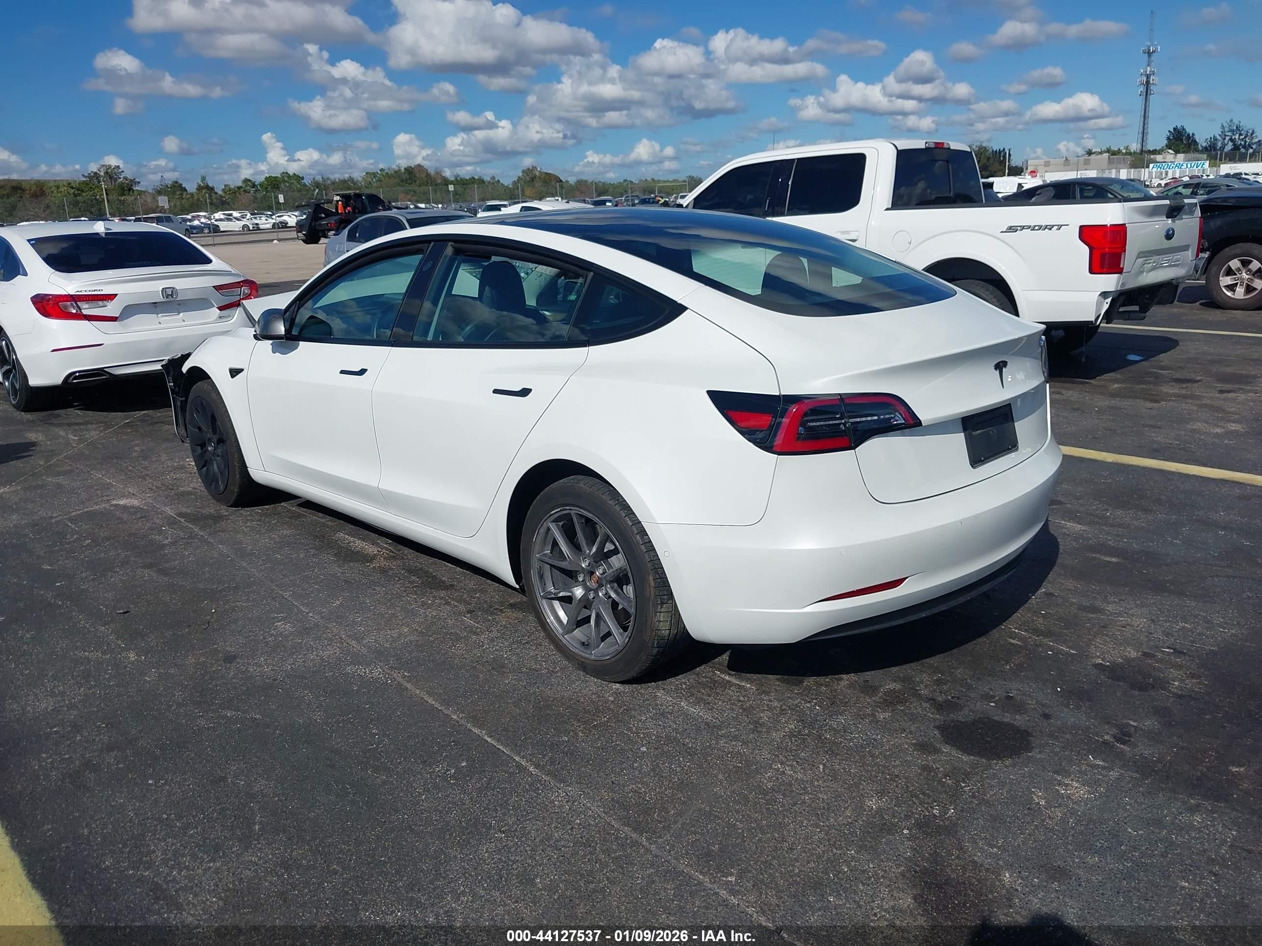 TESLA MODEL image 3
