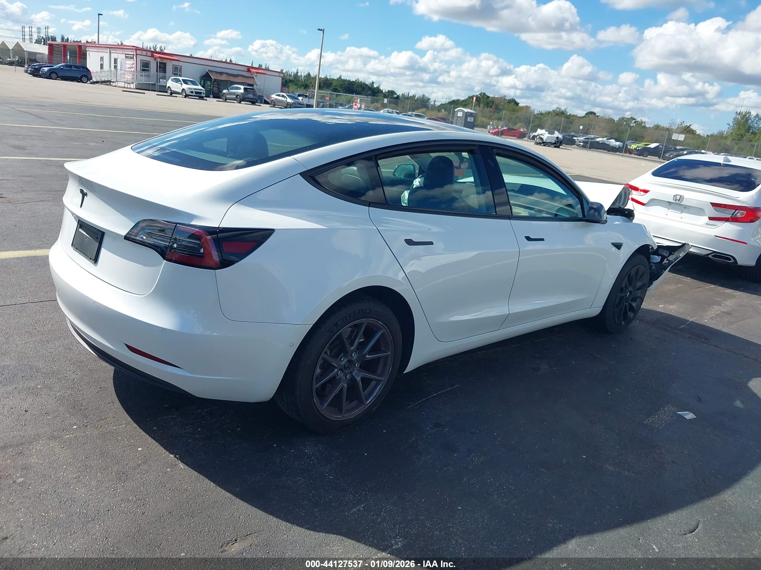 TESLA MODEL image 4