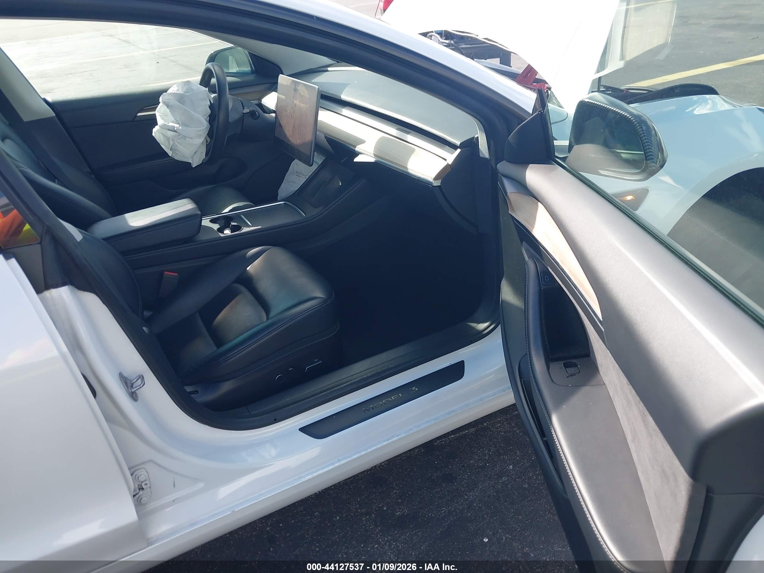 TESLA MODEL image 5