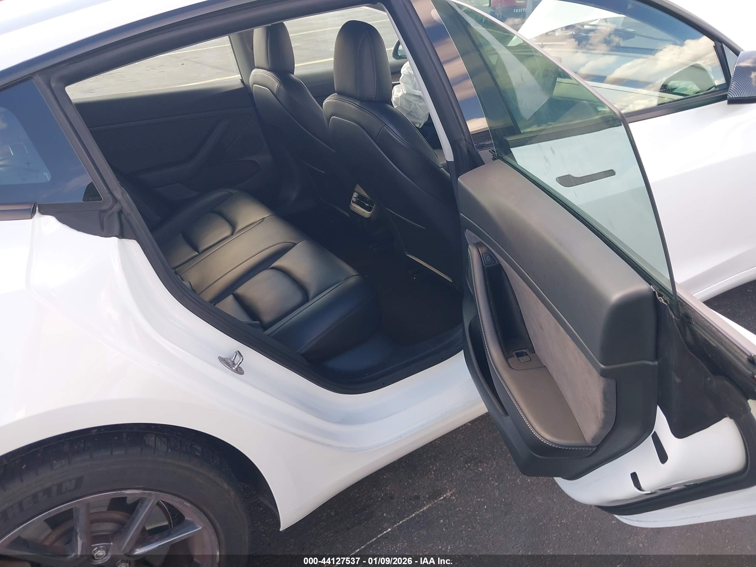 TESLA MODEL image 8