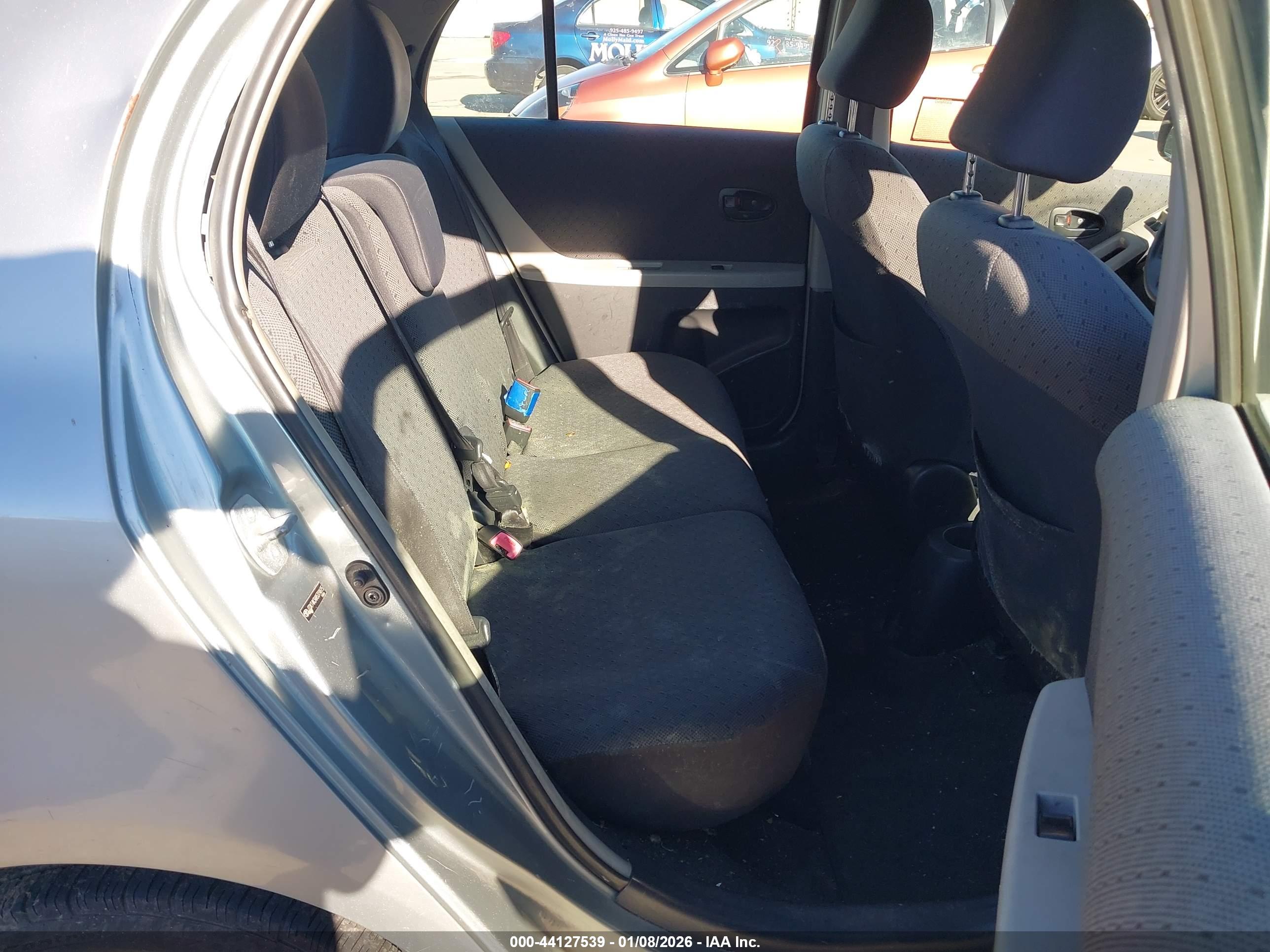 TOYOTA YARIS image 8