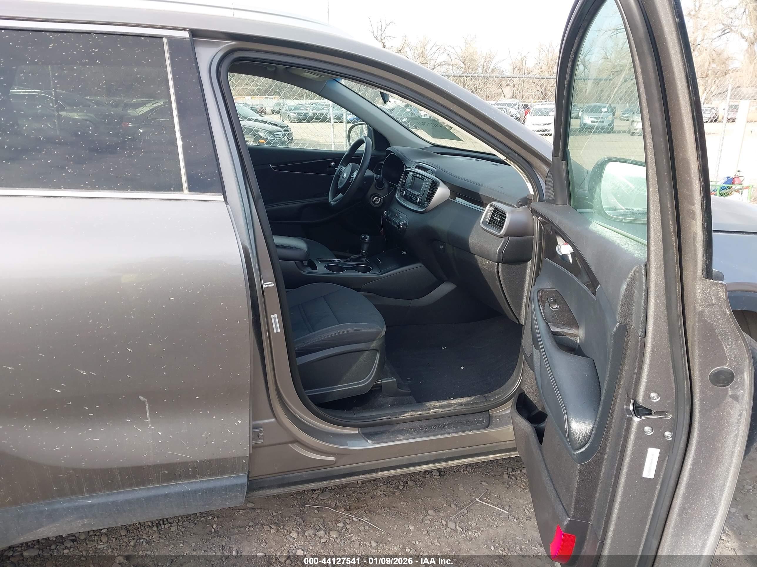KIA SORENTO image 5