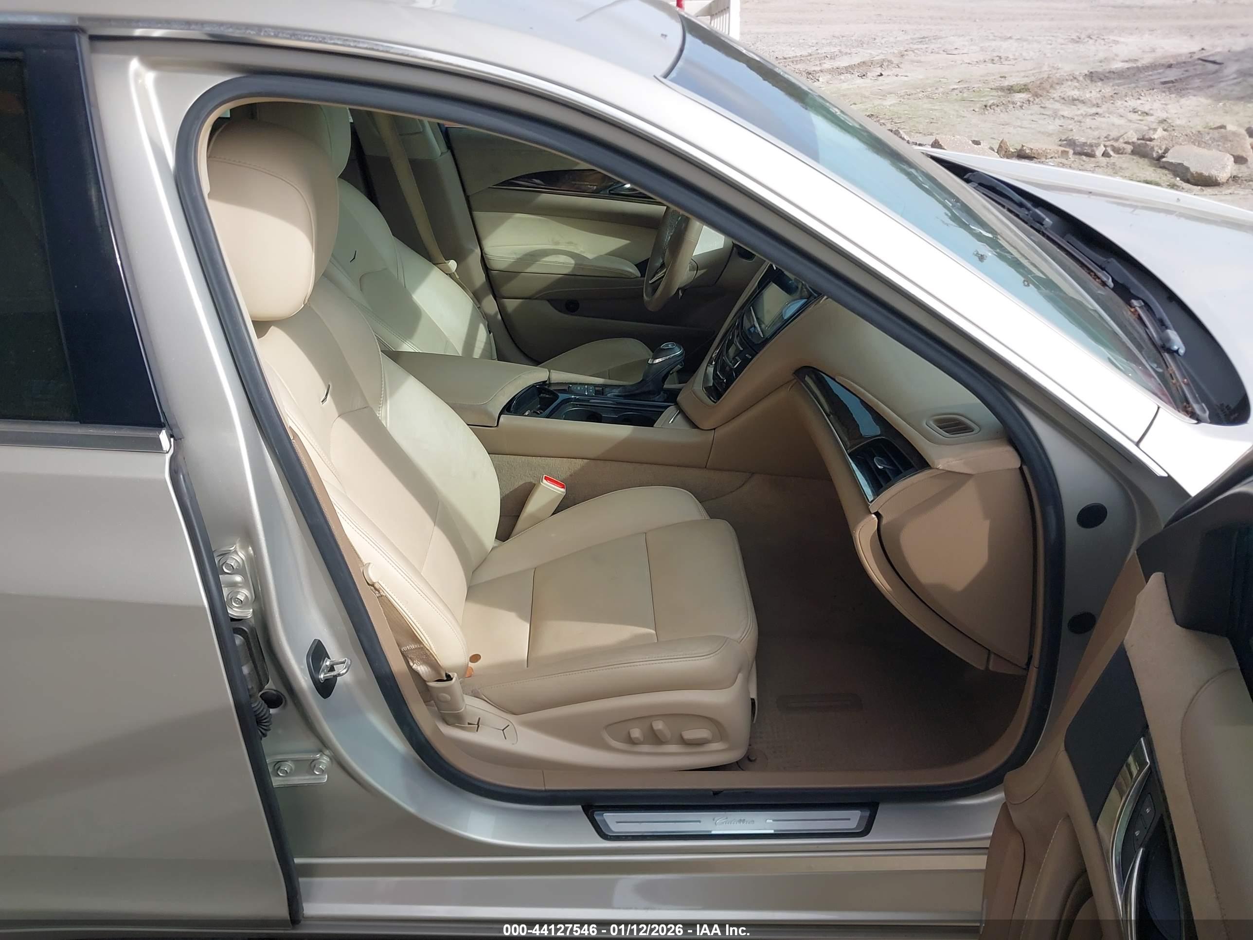 CADILLAC CTS image 5
