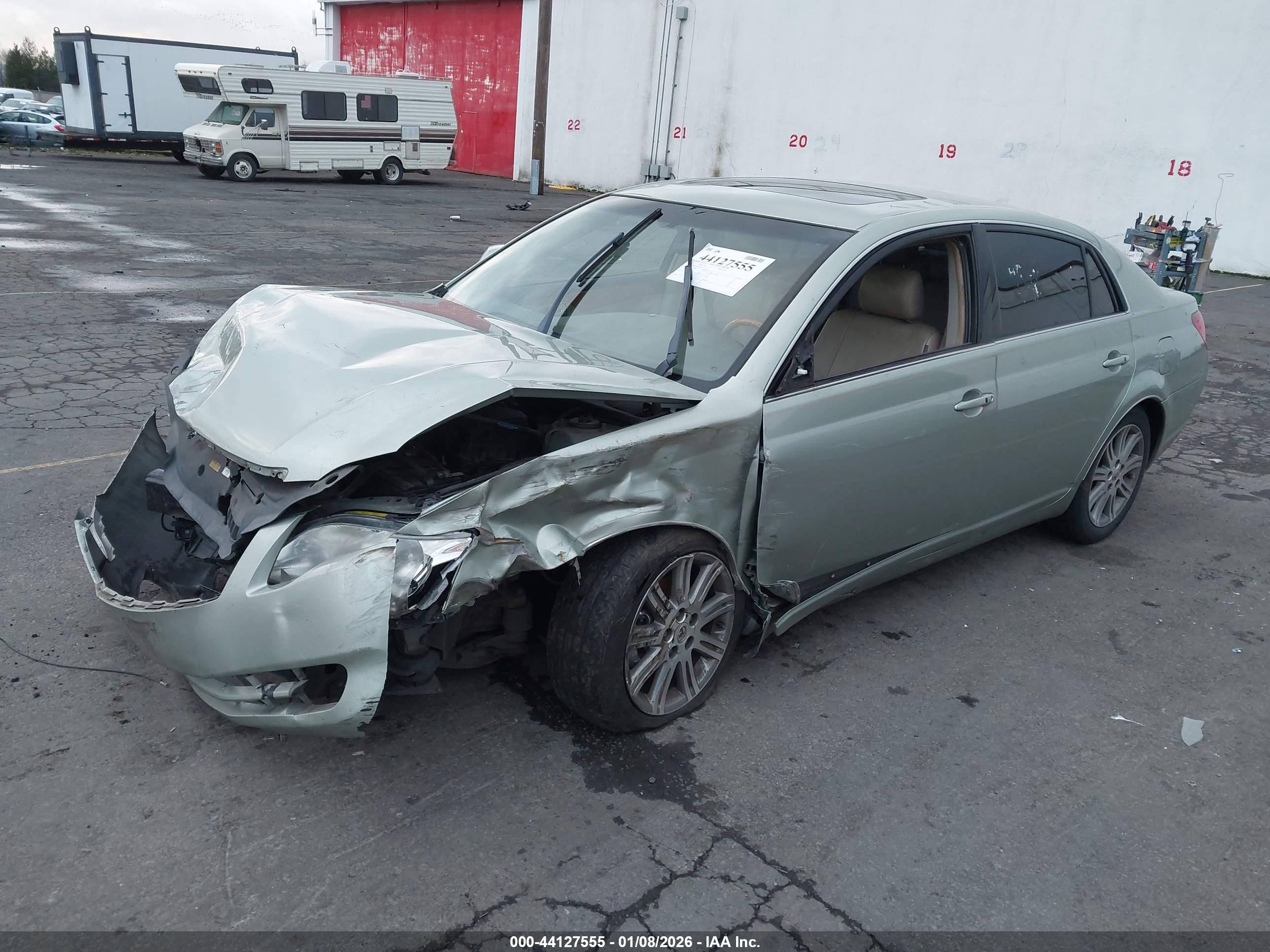TOYOTA AVALON image 2