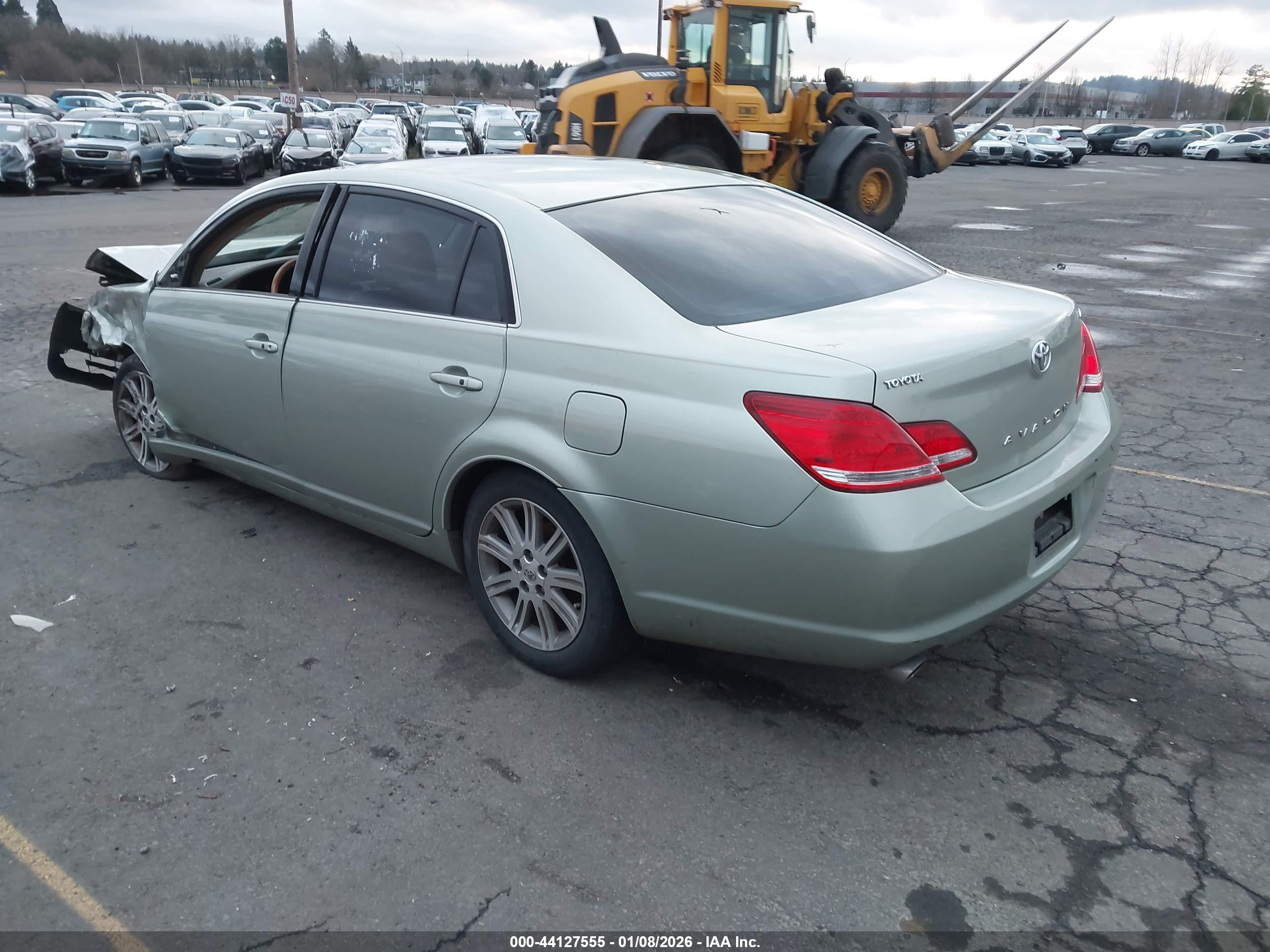 TOYOTA AVALON image 3