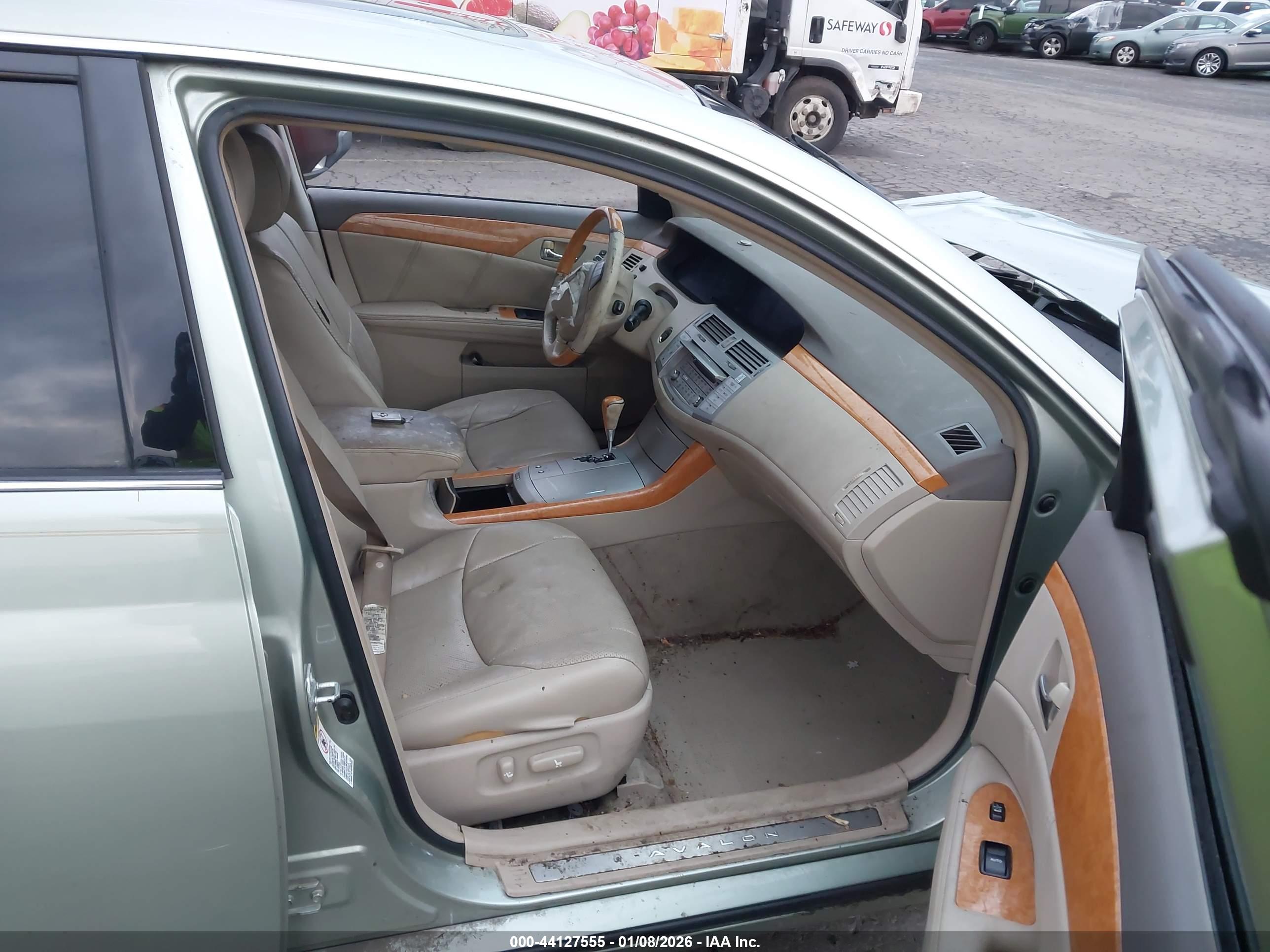 TOYOTA AVALON image 5