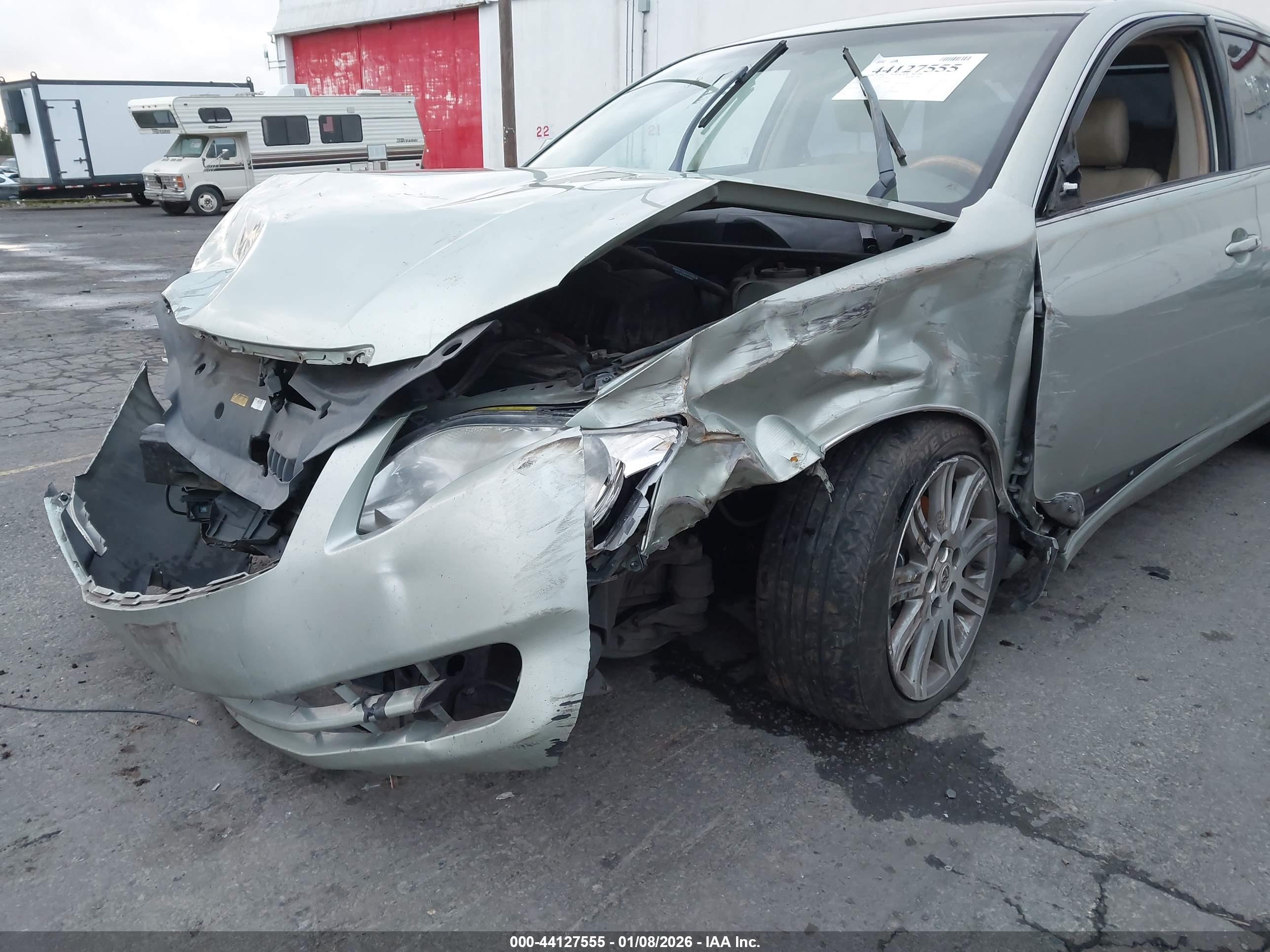 TOYOTA AVALON image 6