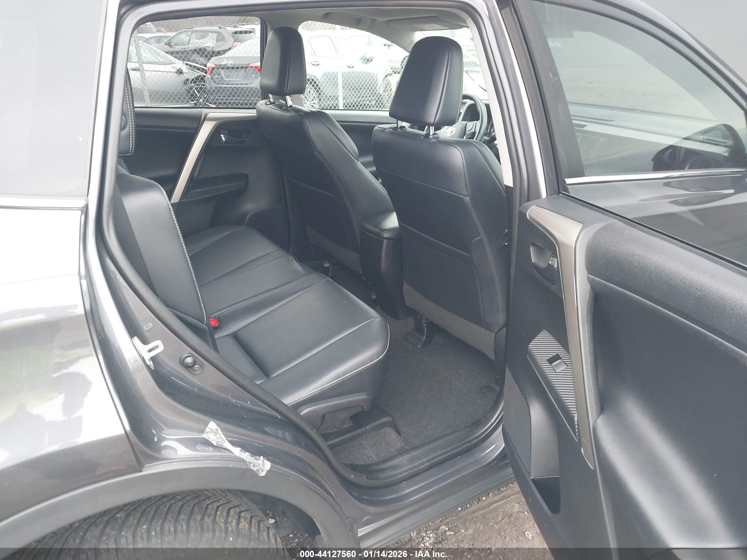 TOYOTA RAV4 image 8