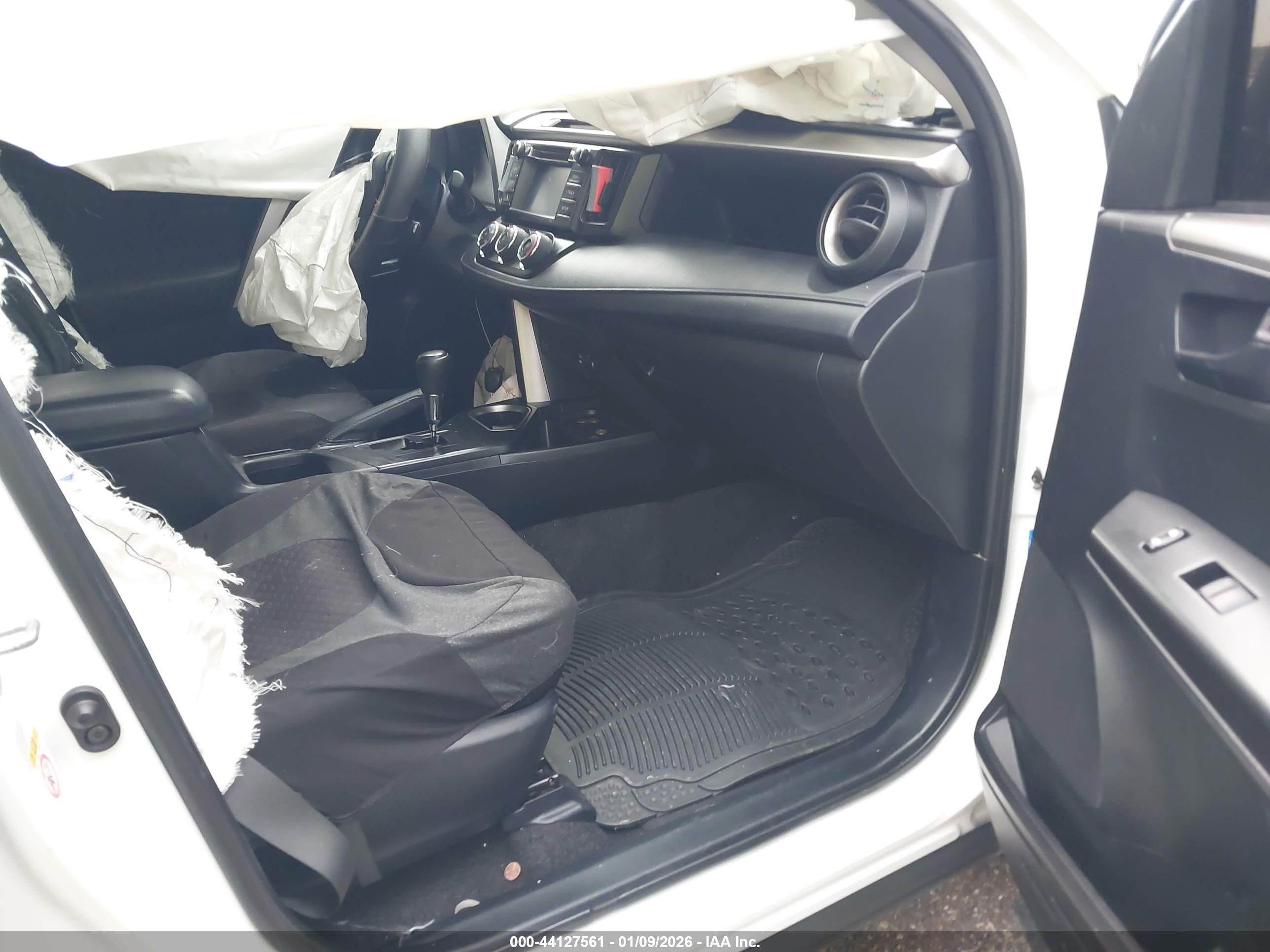 TOYOTA RAV4 image 5
