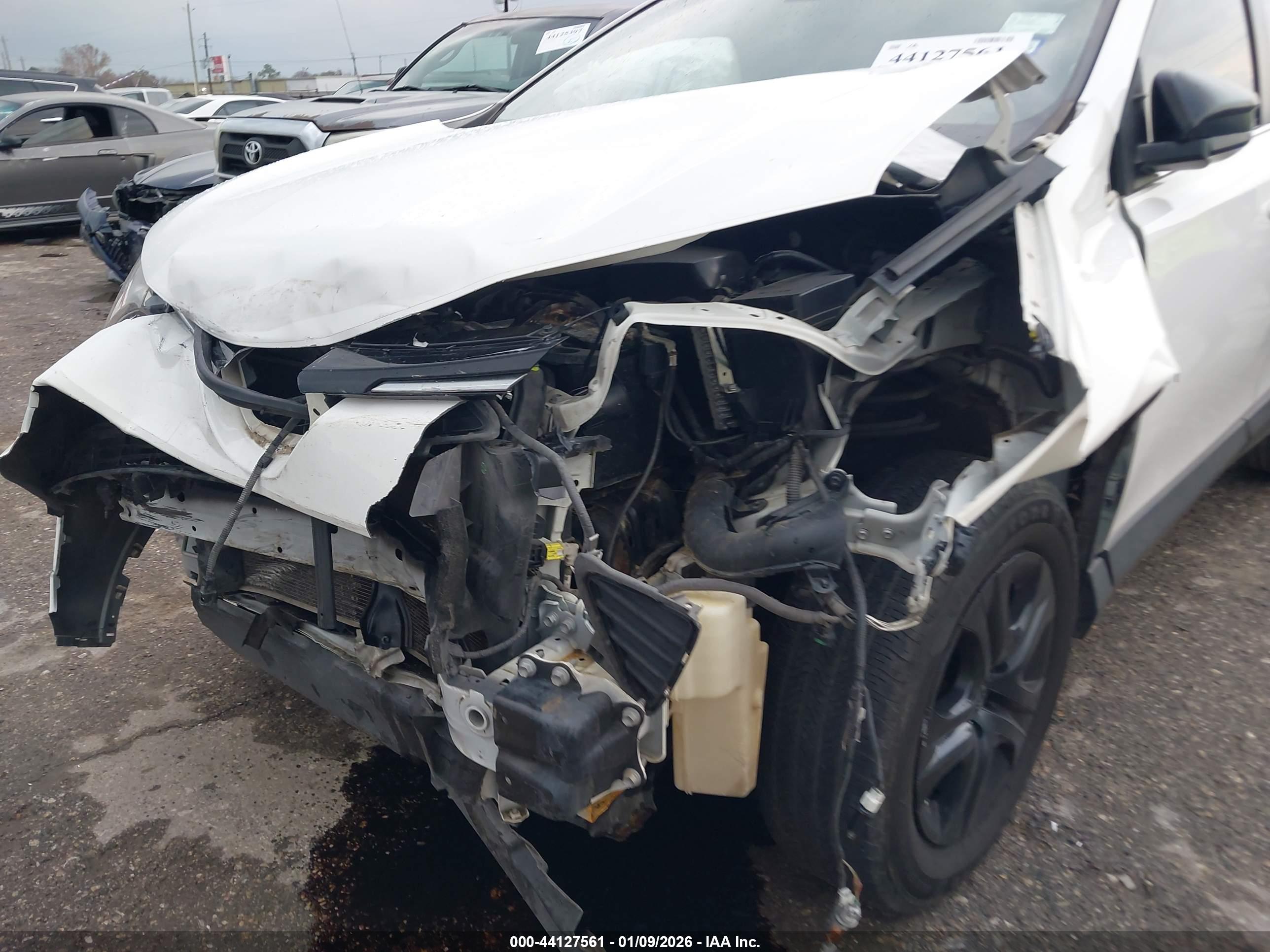 TOYOTA RAV4 image 6