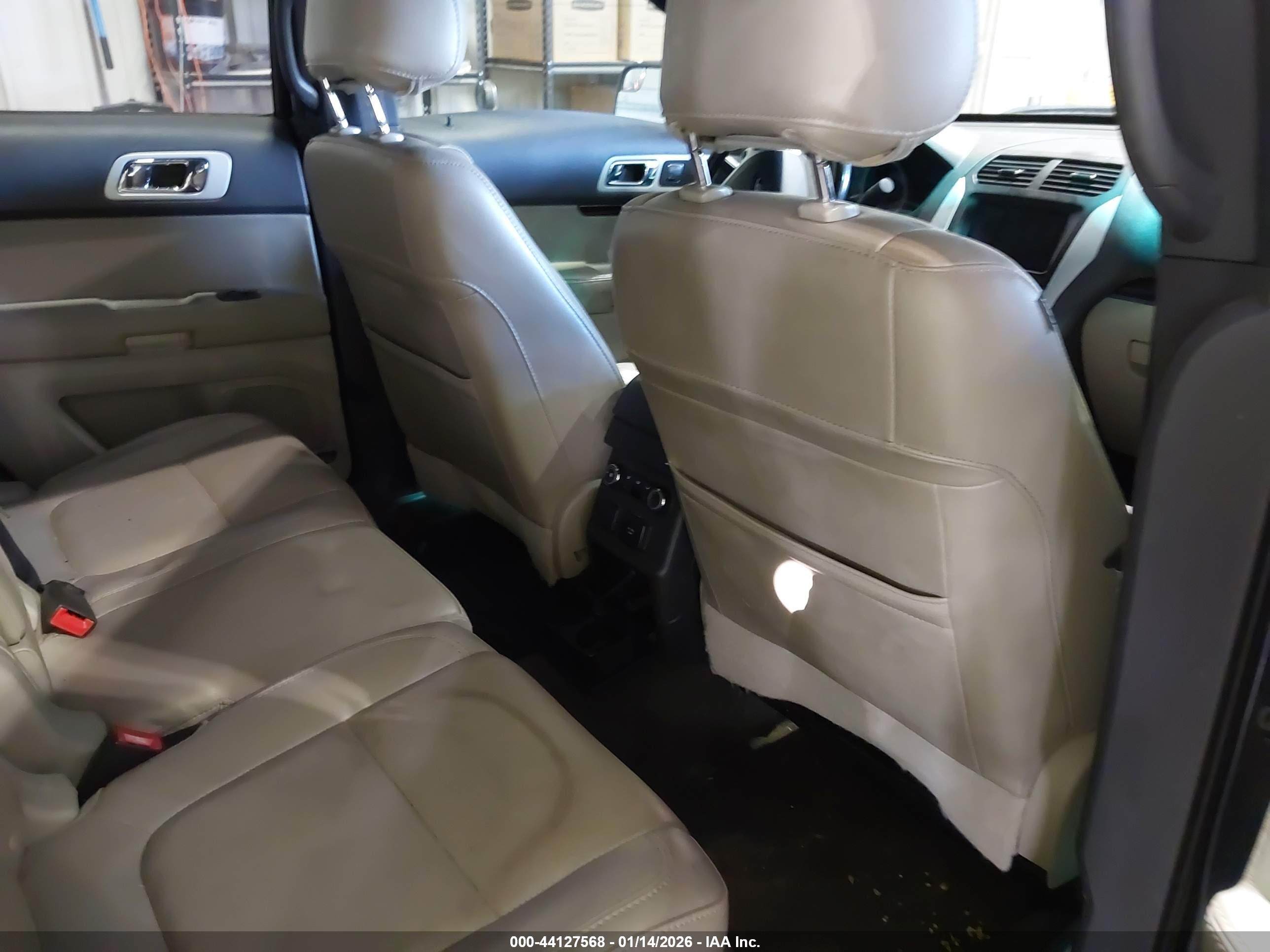 FORD EXPLORER image 8