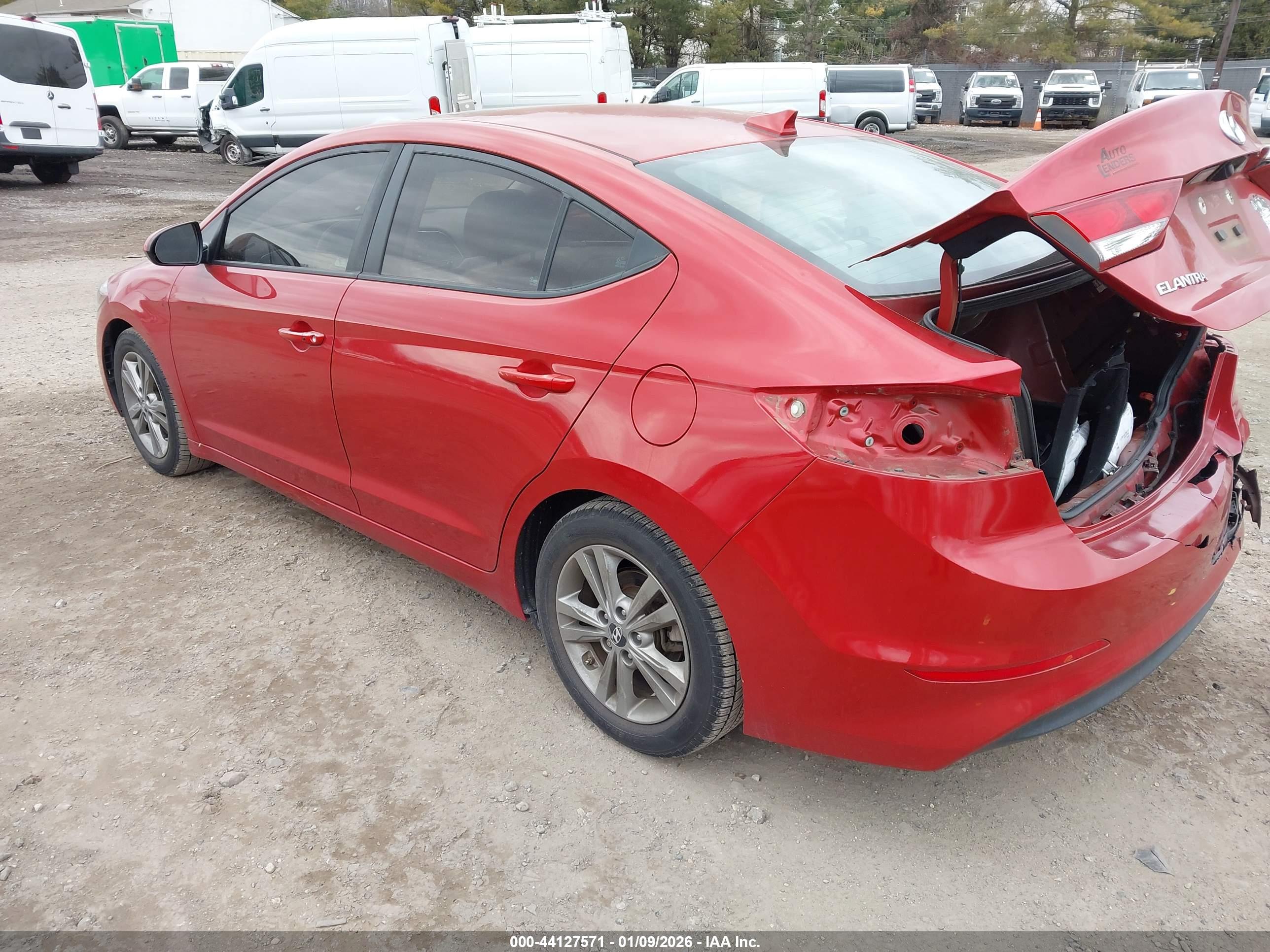 HYUNDAI ELANTRA image 3