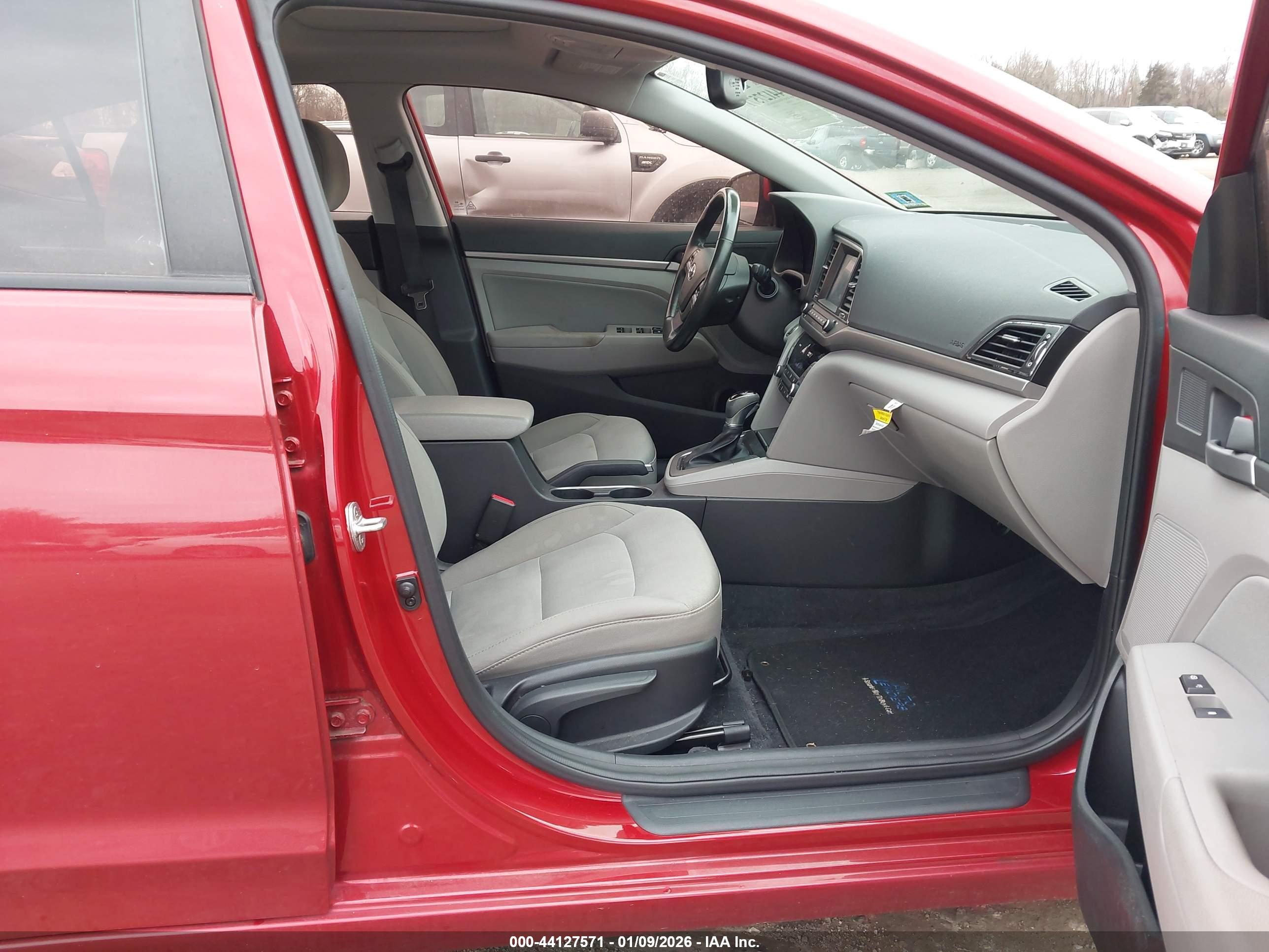 HYUNDAI ELANTRA image 5