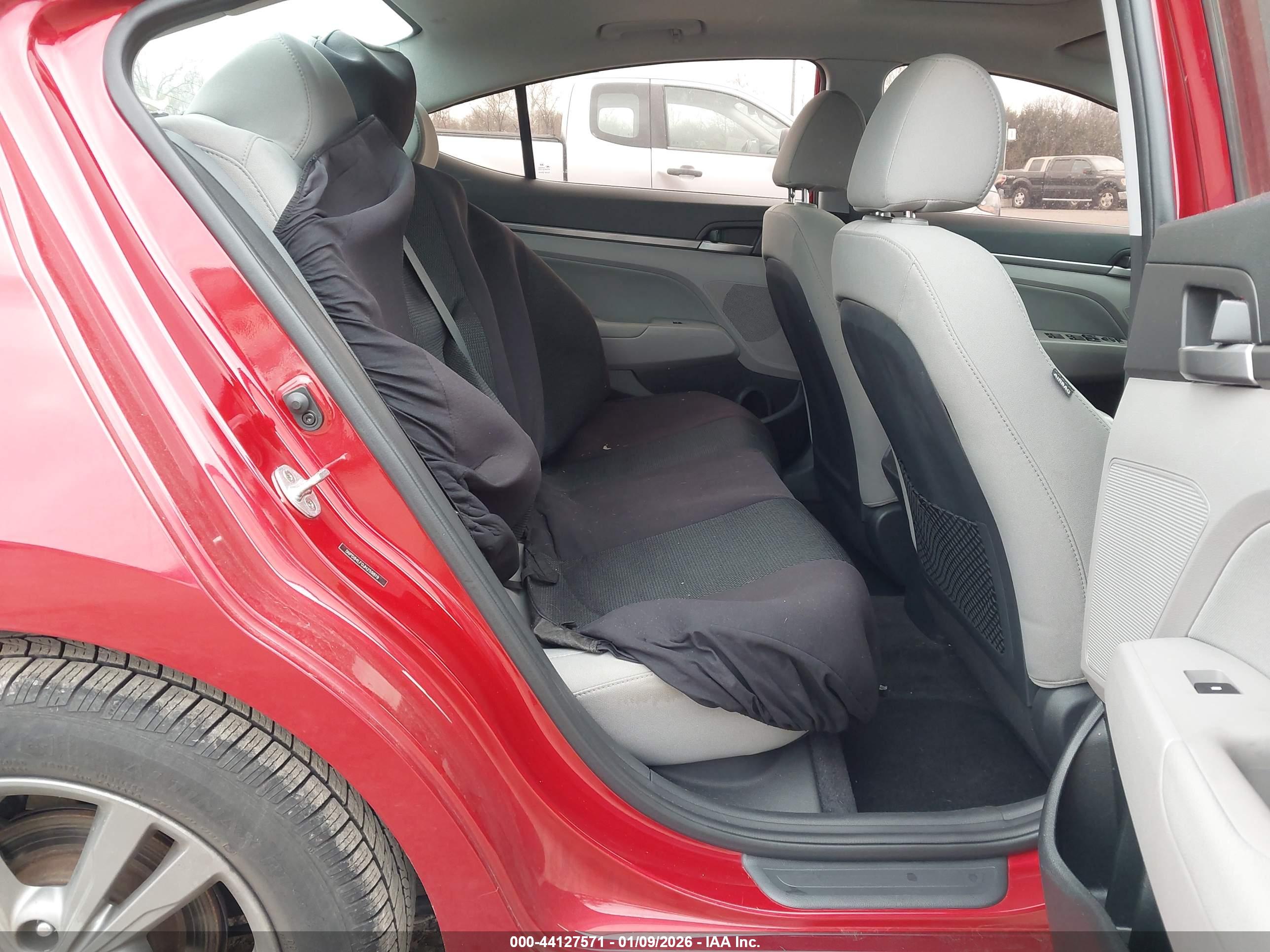 HYUNDAI ELANTRA image 8